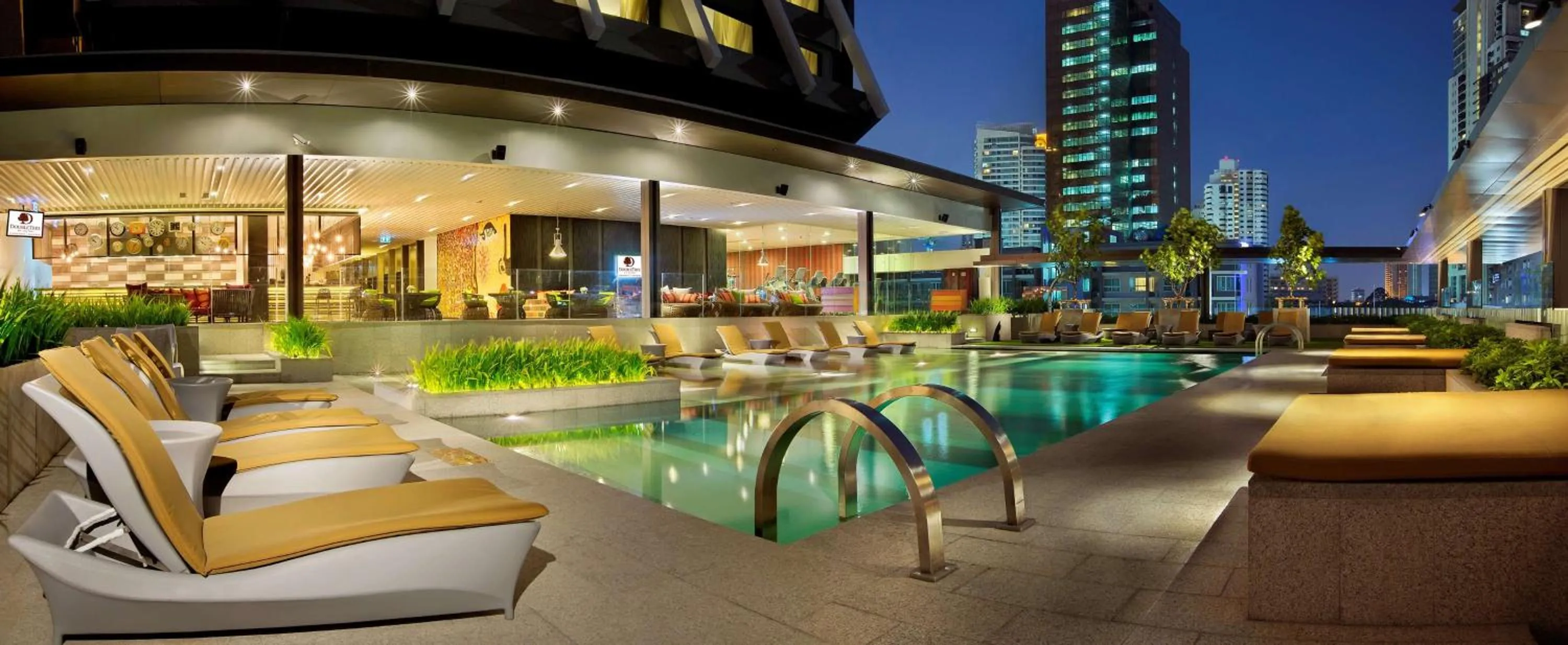 Pool view in DoubleTree by Hilton Sukhumvit Bangkok