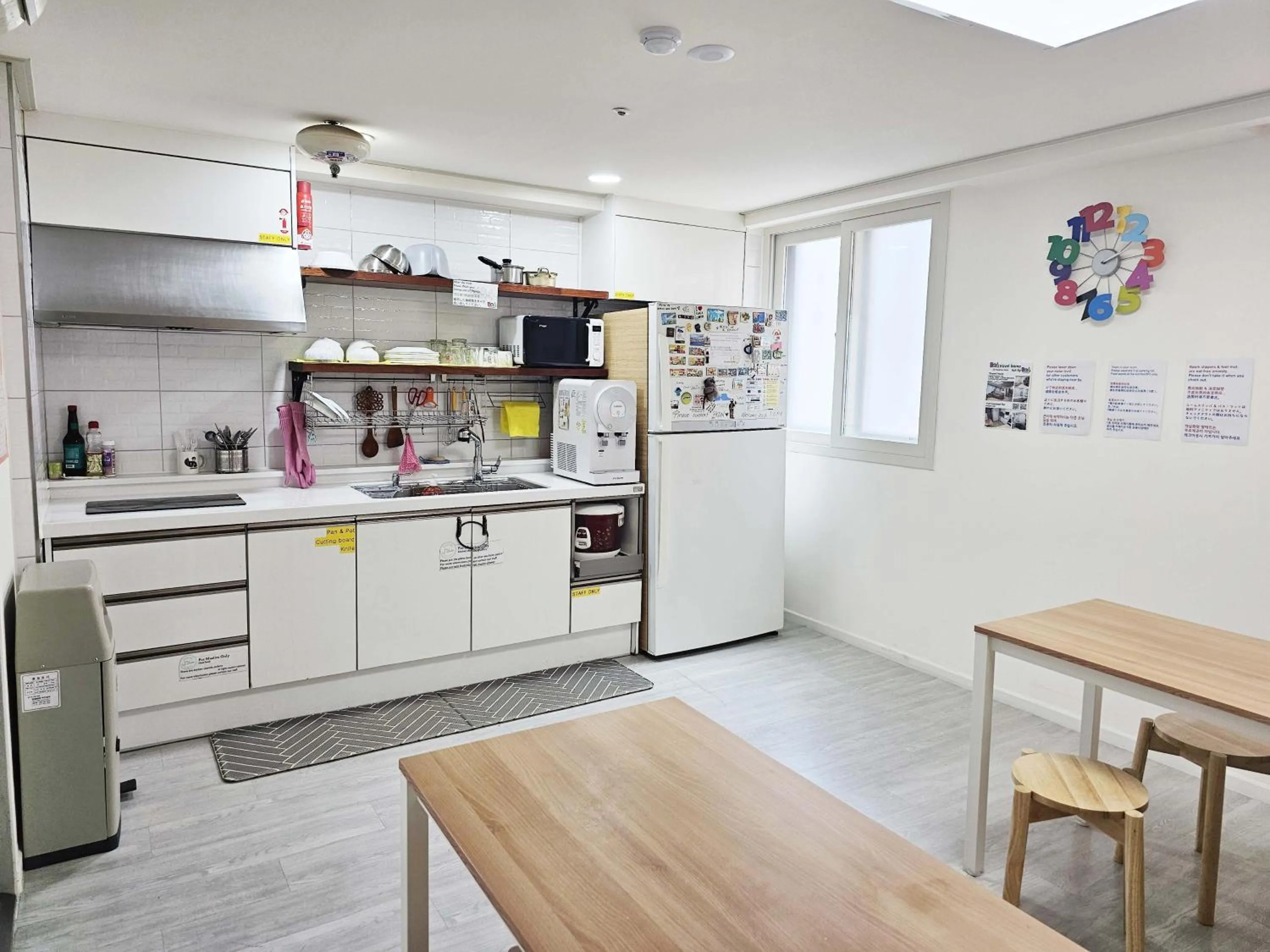 Communal kitchen in BoA Travel House