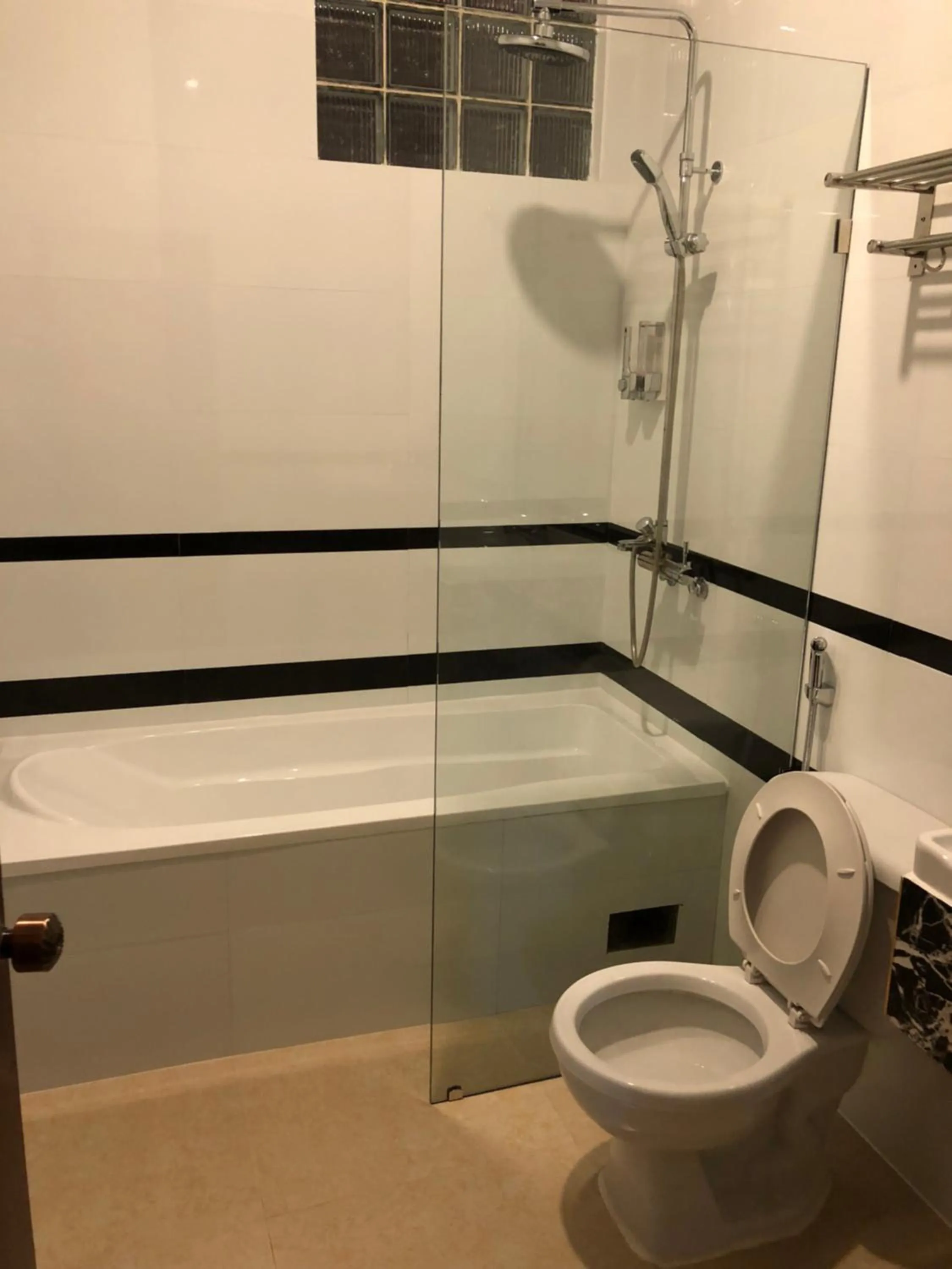 Shower in Villa Mahasok hotel