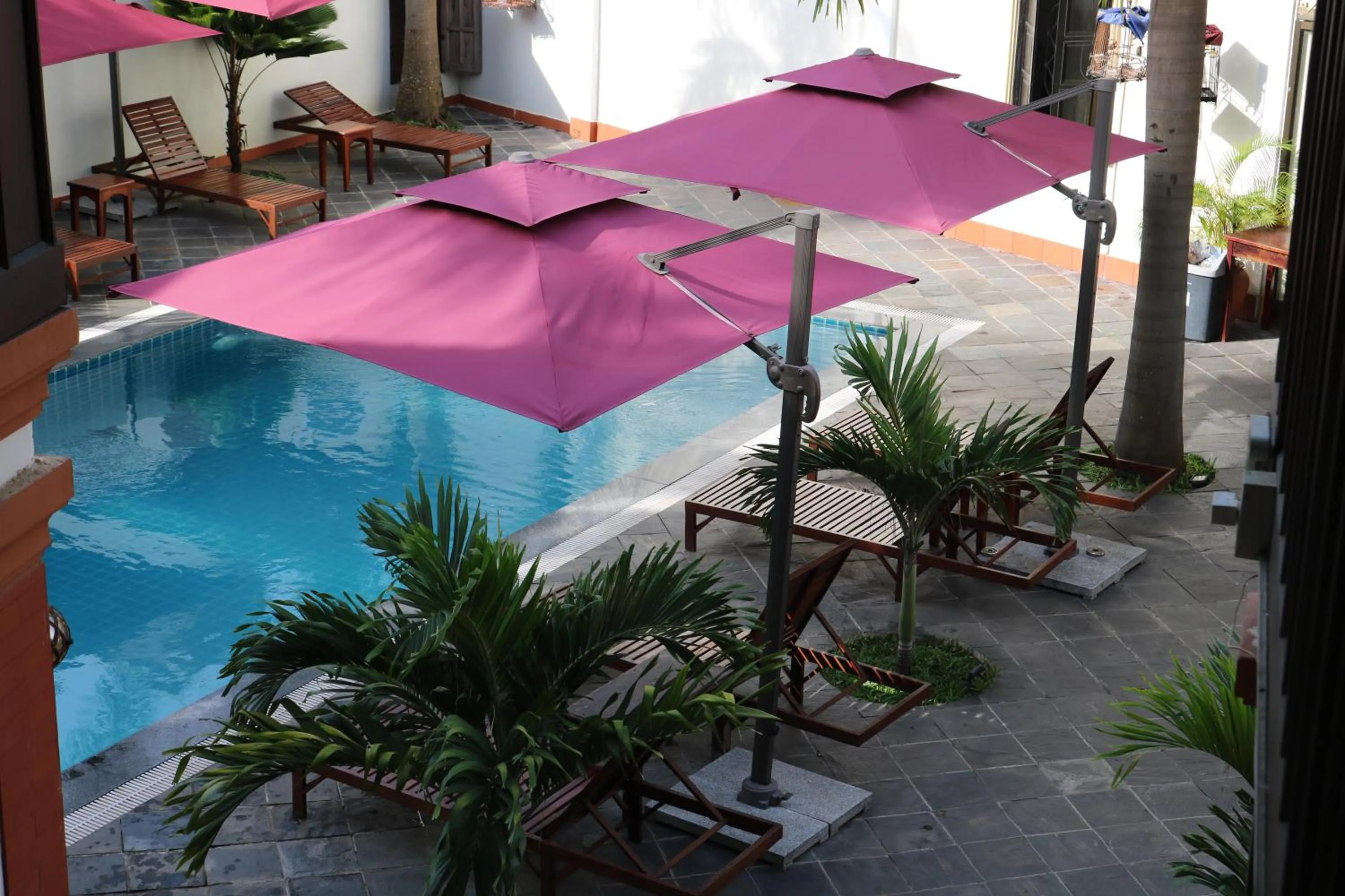 Swimming pool in Villa Mahasok hotel
