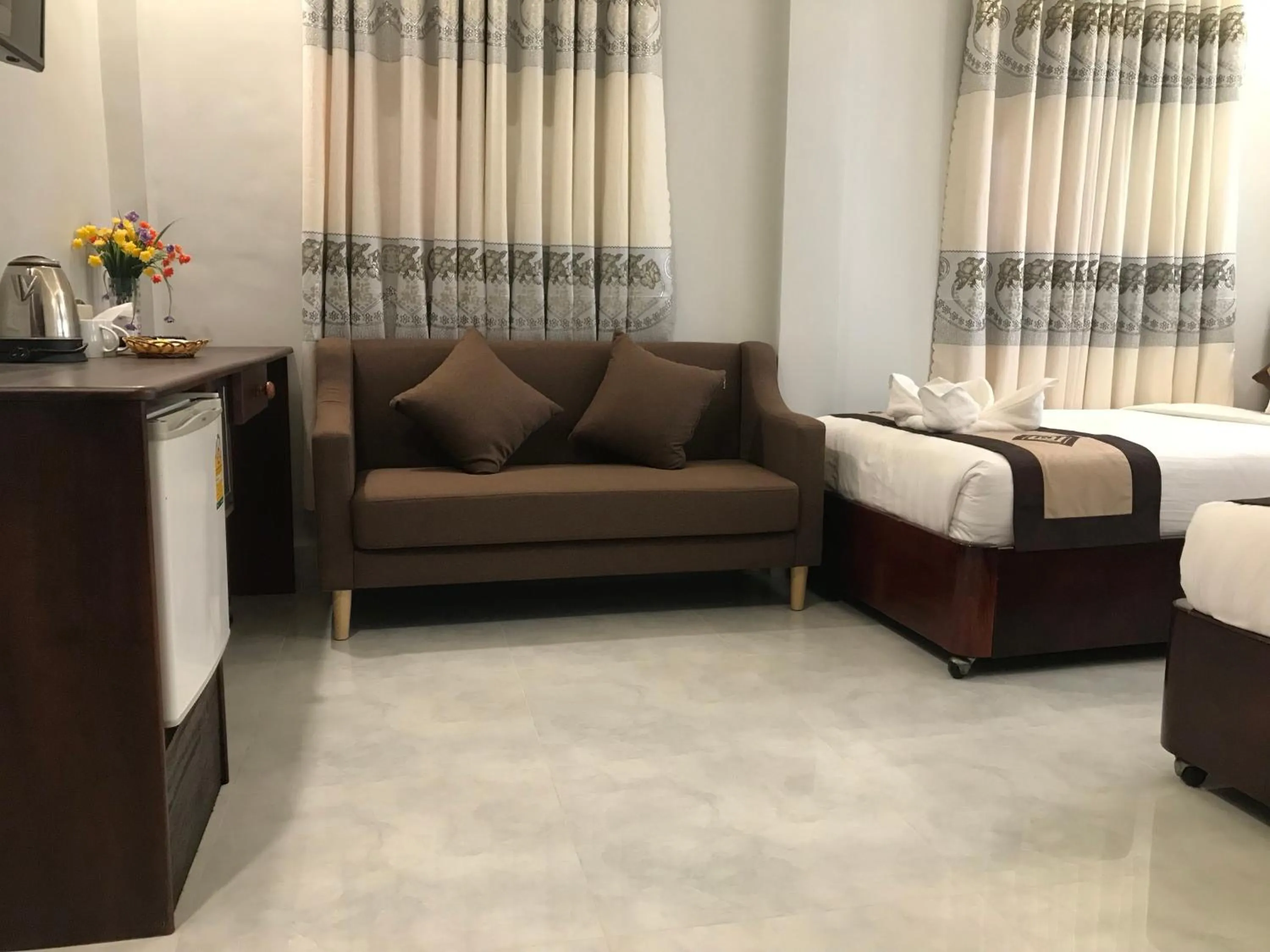 Property building, Bed in Villa Mahasok hotel