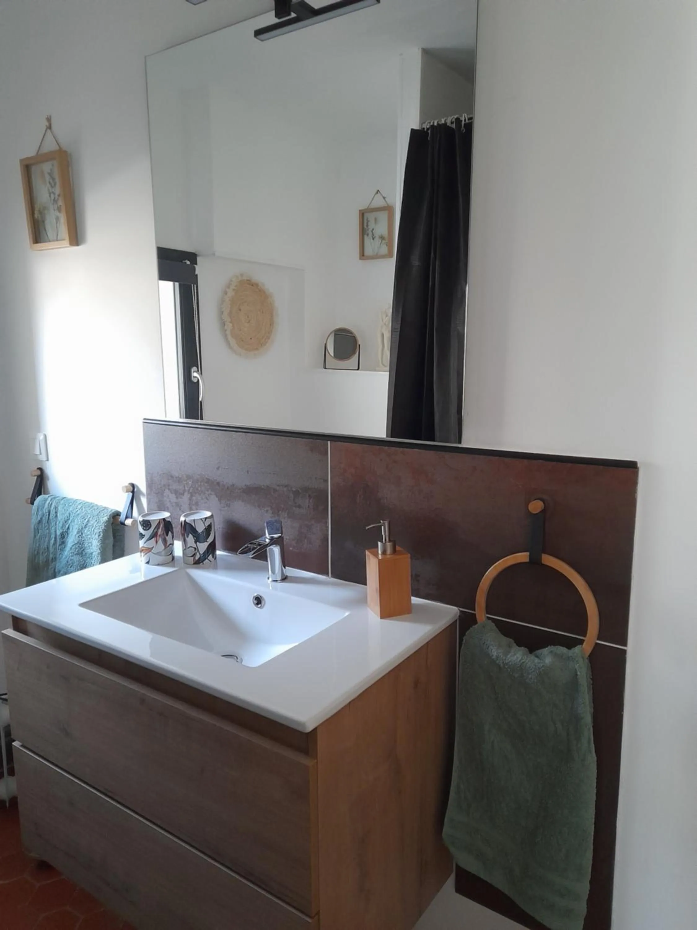 Bathroom in Les MIRABELLES chambres d'hôtes