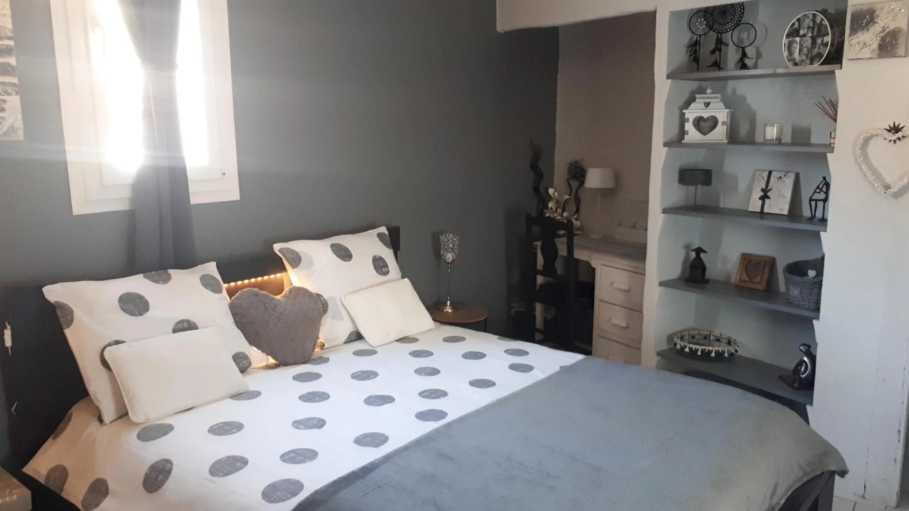 Bedroom, Bed in Les MIRABELLES chambres d'hôtes