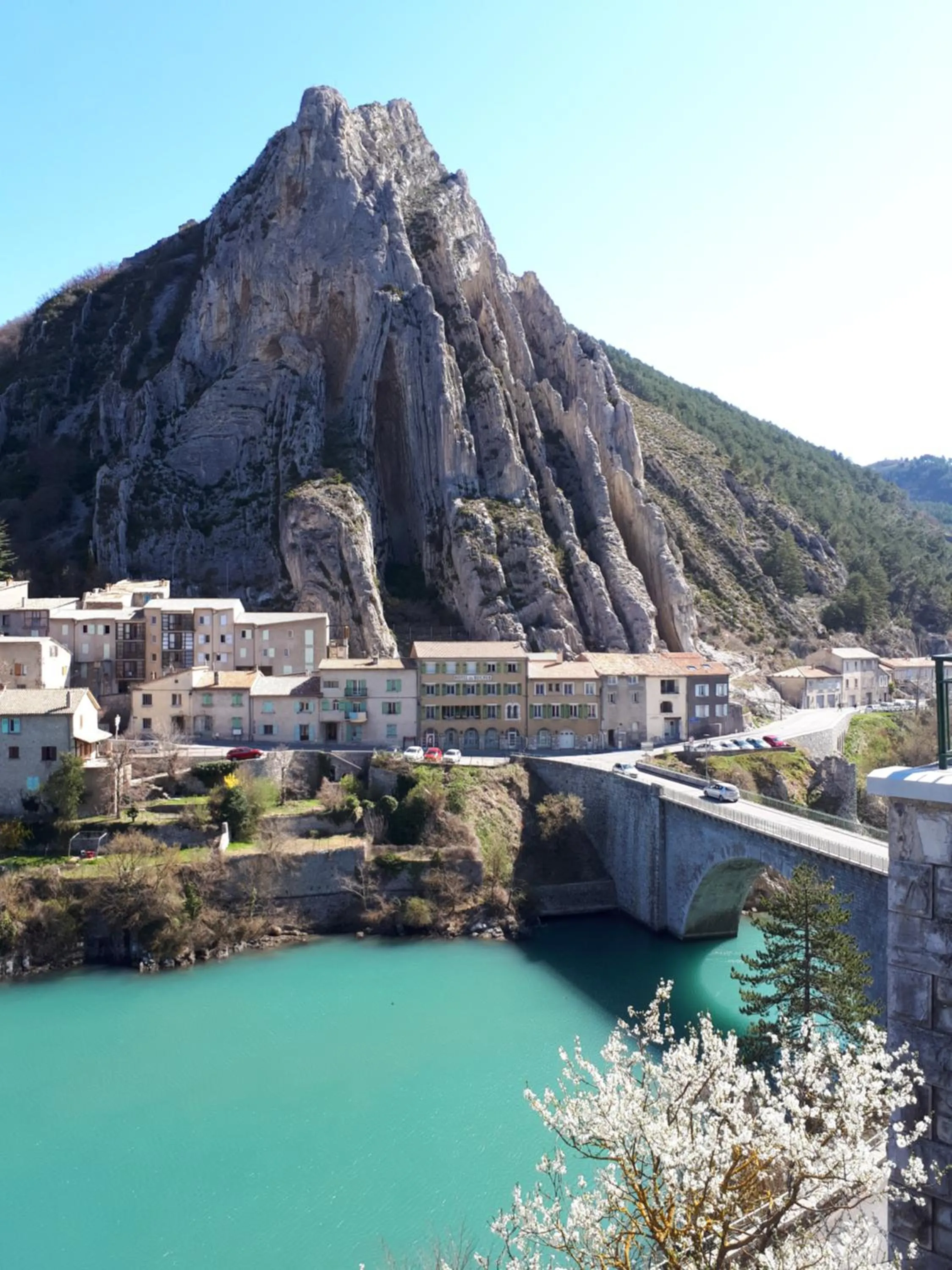 Nearby landmark in Les MIRABELLES chambres d'hôtes