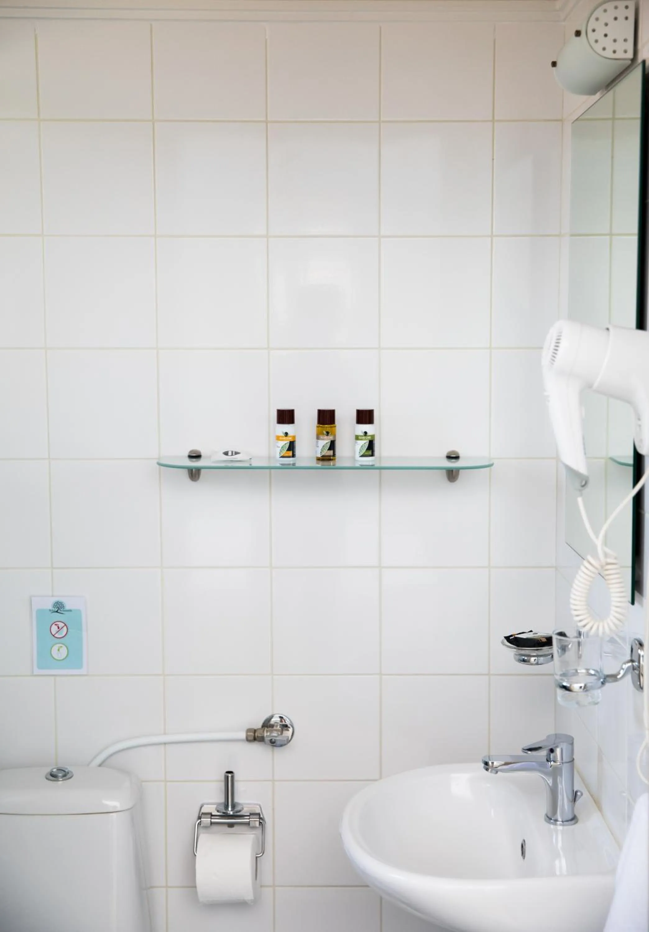 Bathroom in Hotel Melissanthi