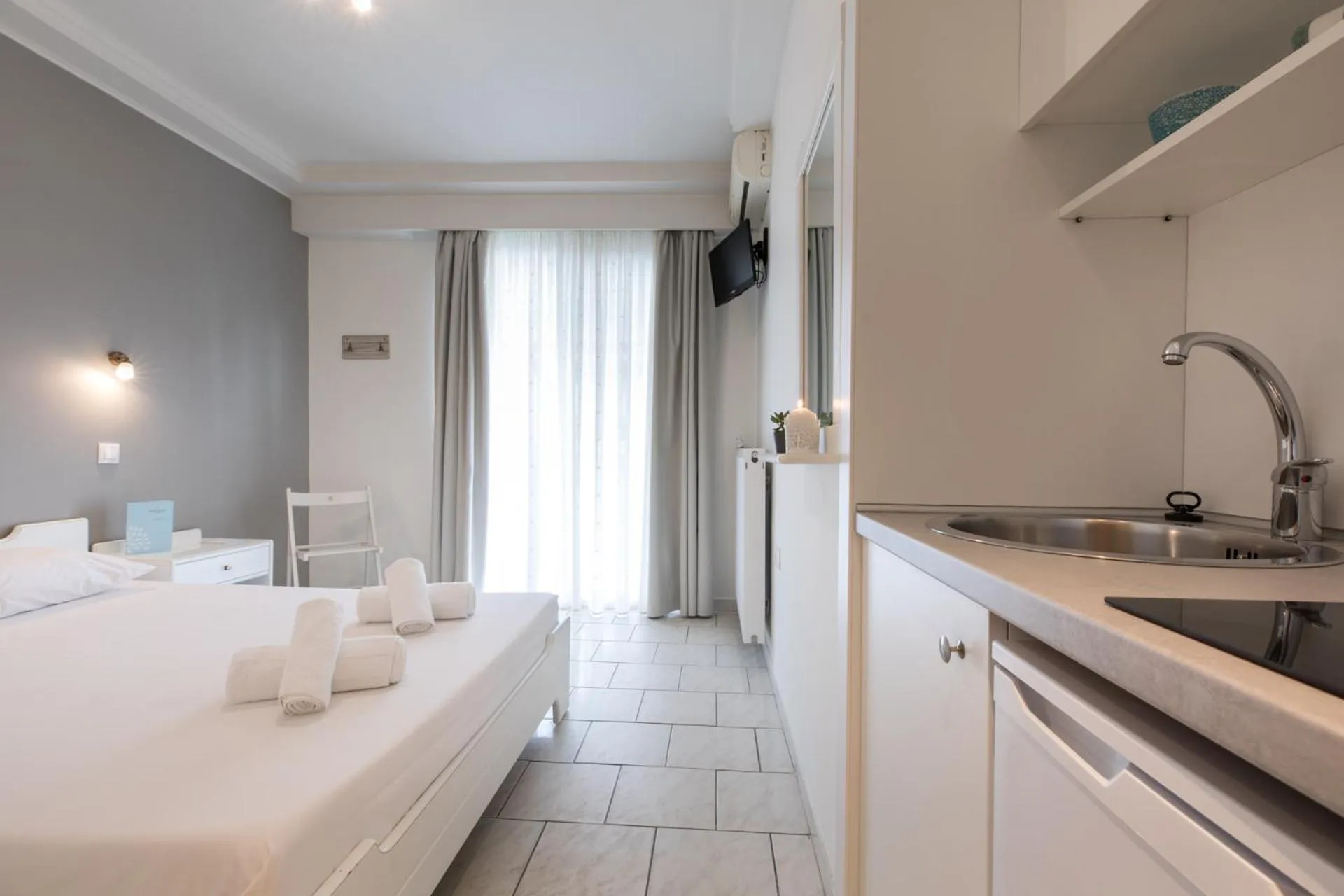 Kitchen or kitchenette, Bed in Hotel Melissanthi