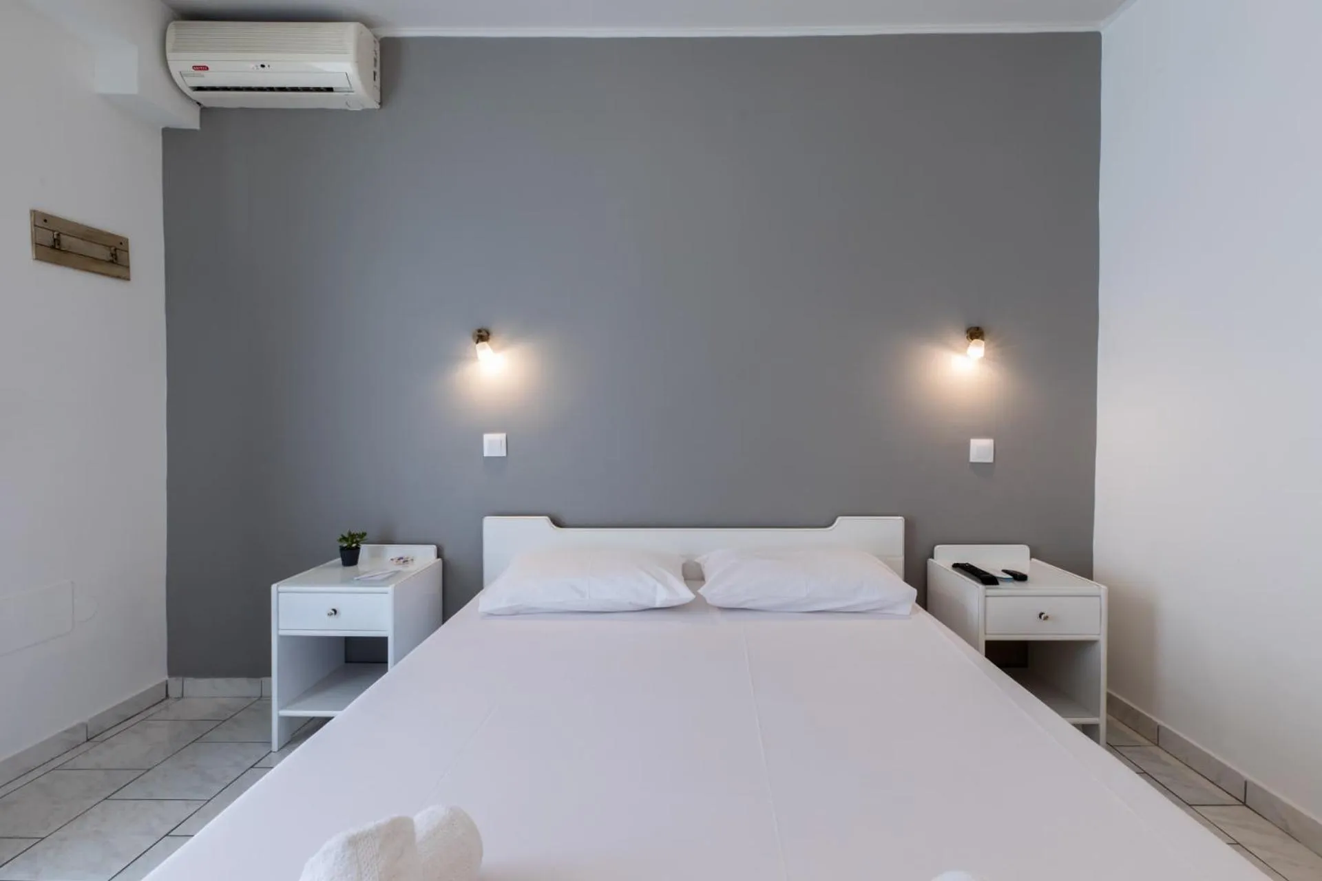 Bed in Hotel Melissanthi