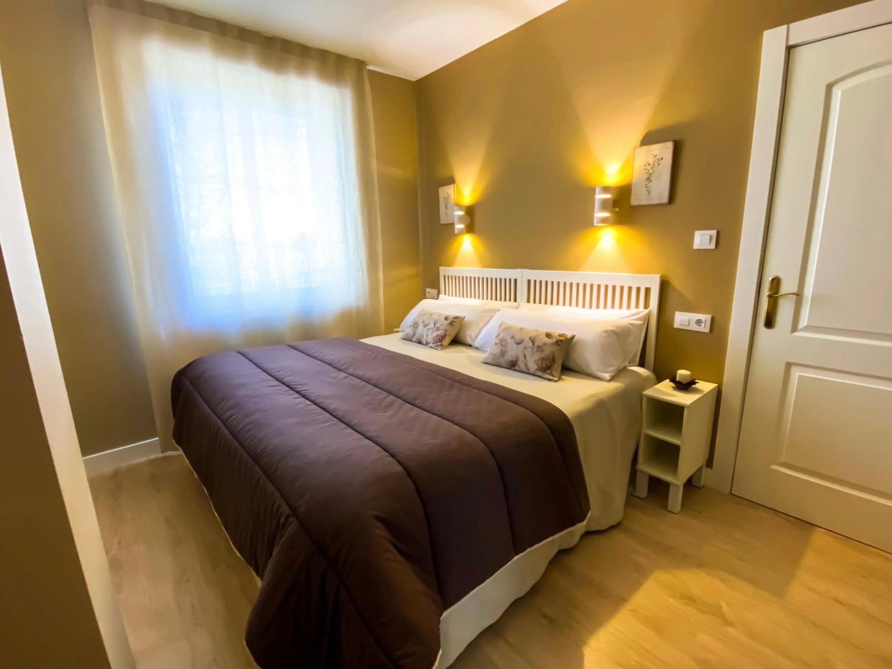 Bedroom, Bed in Casablanca Hotel Studios