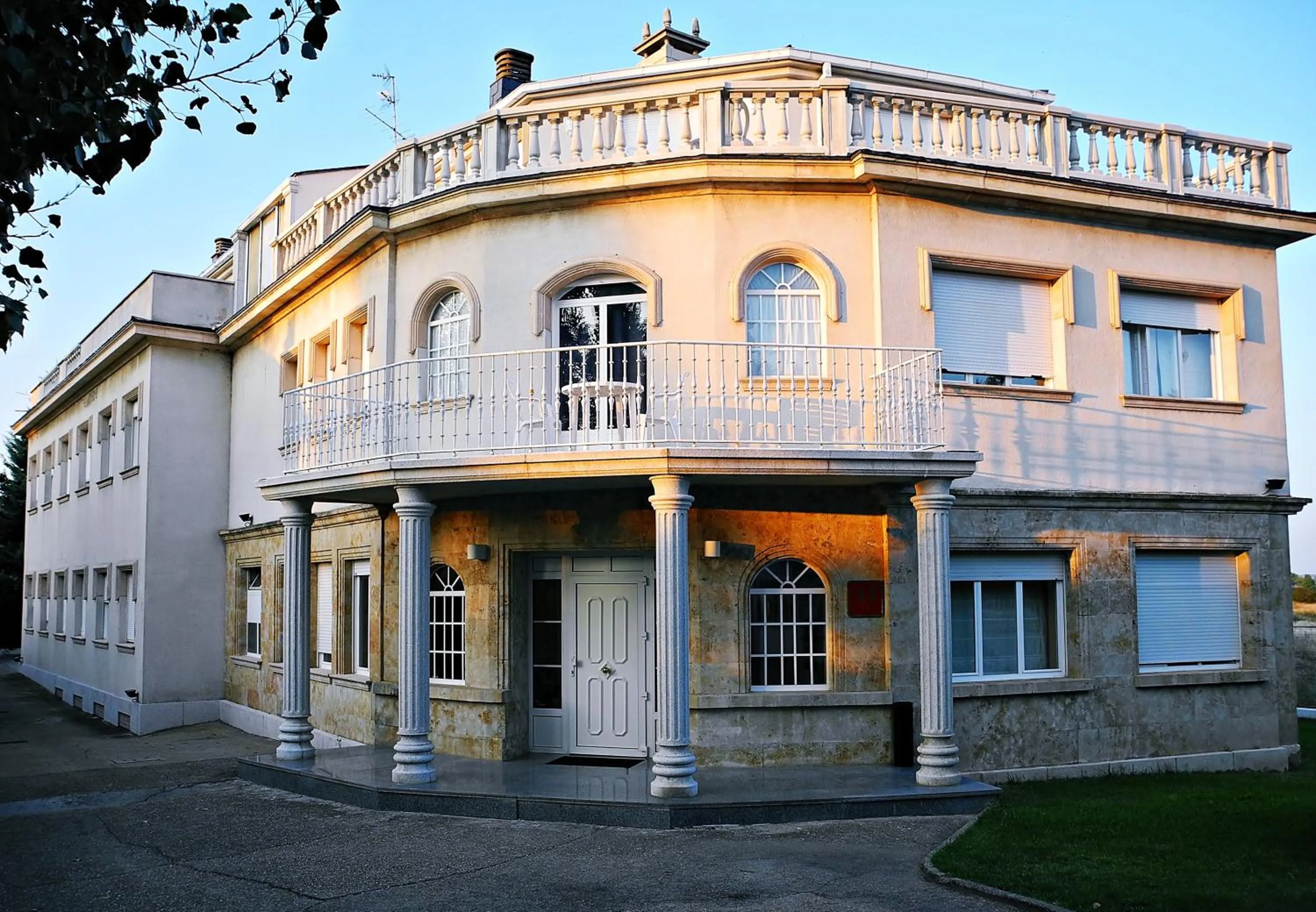Facade/entrance in Casablanca Hotel Studios