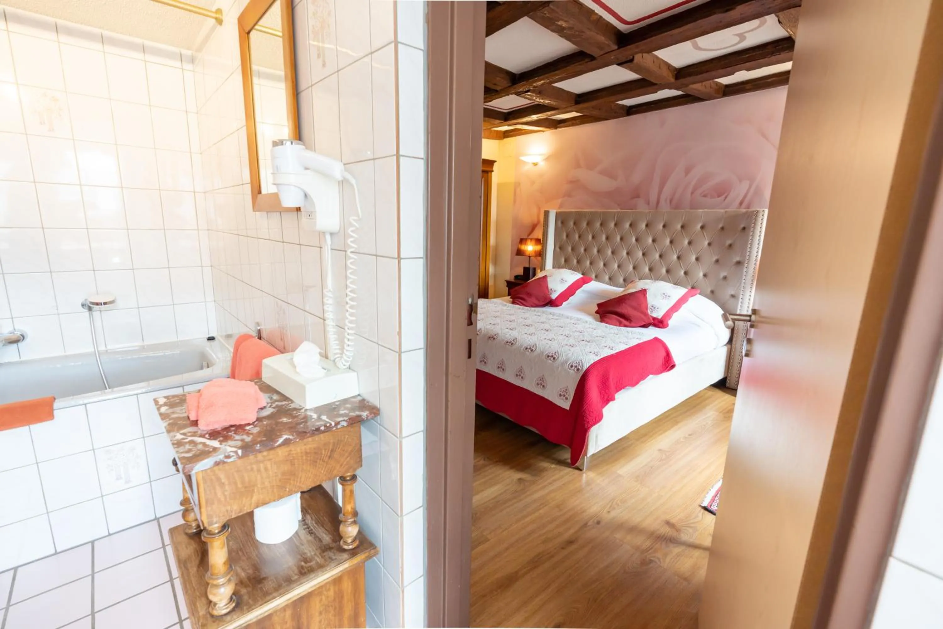 Photo of the whole room, Bed in Hotel à l'Oriel