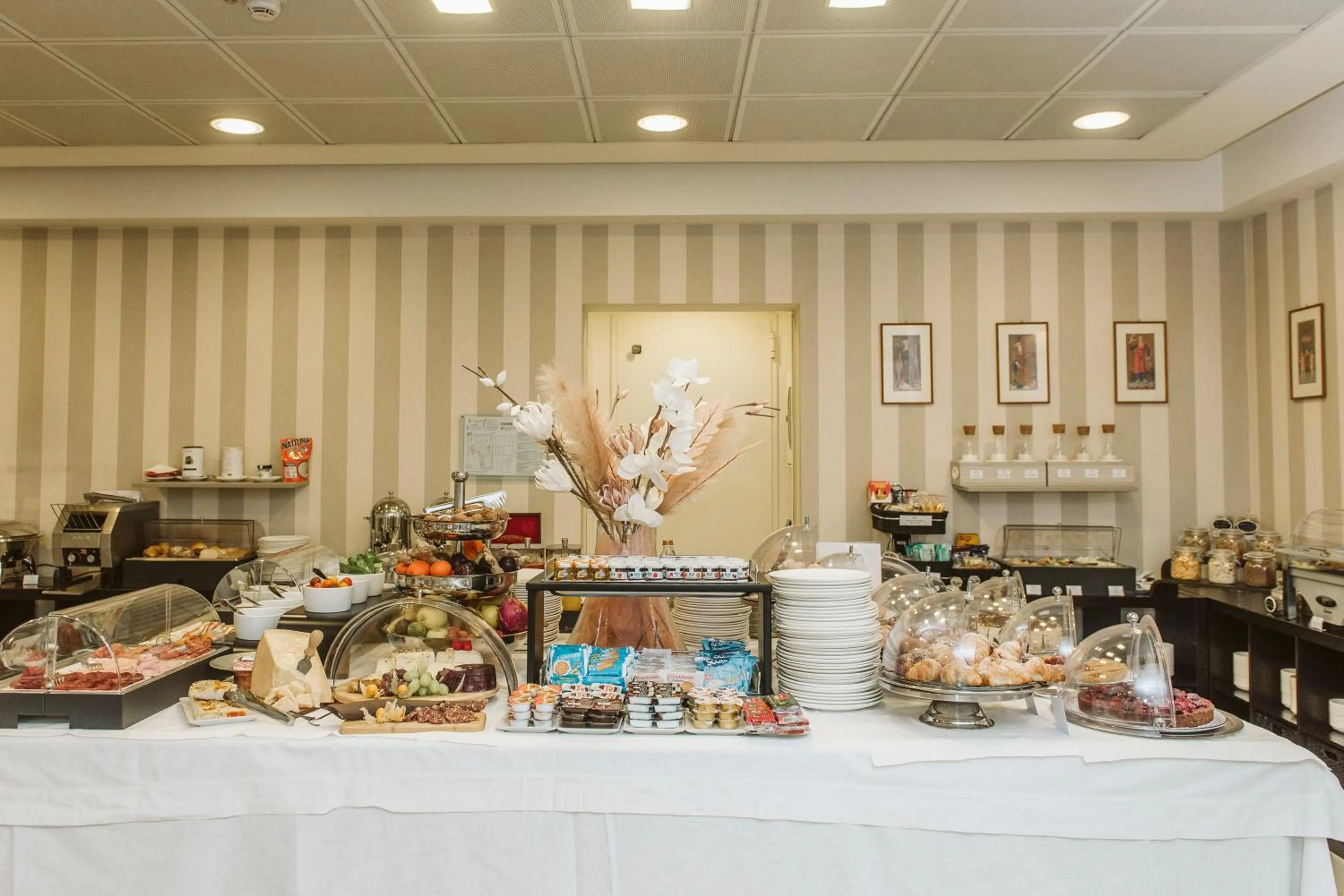 Buffet breakfast in Palazzo Bezzi Hotel