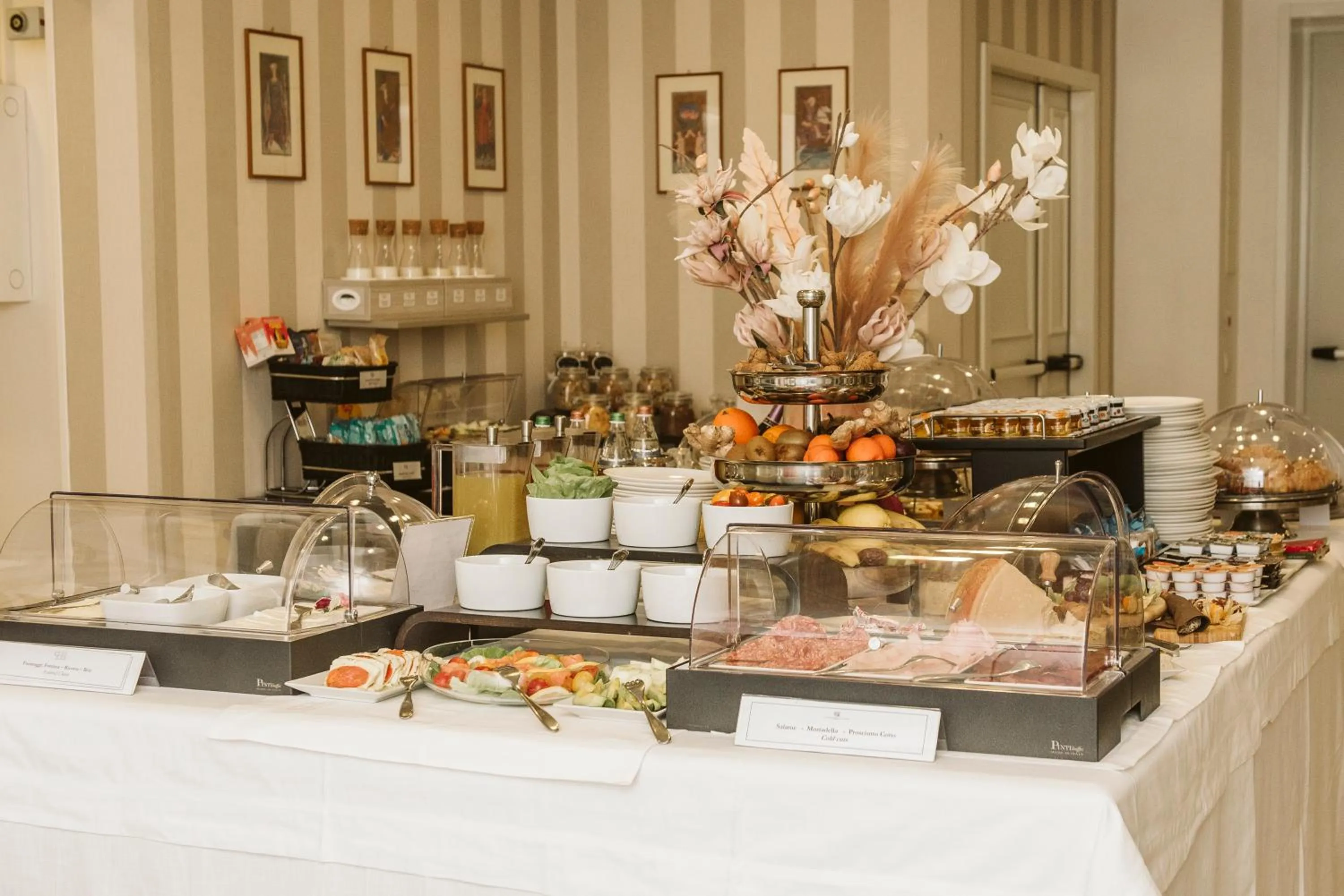 Buffet breakfast in Palazzo Bezzi Hotel