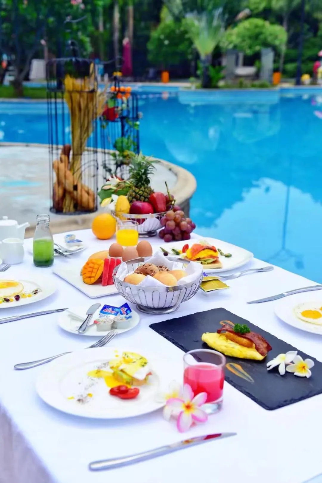 Breakfast, Swimming Pool in Jianghai Country Garden Phoenix Hotel