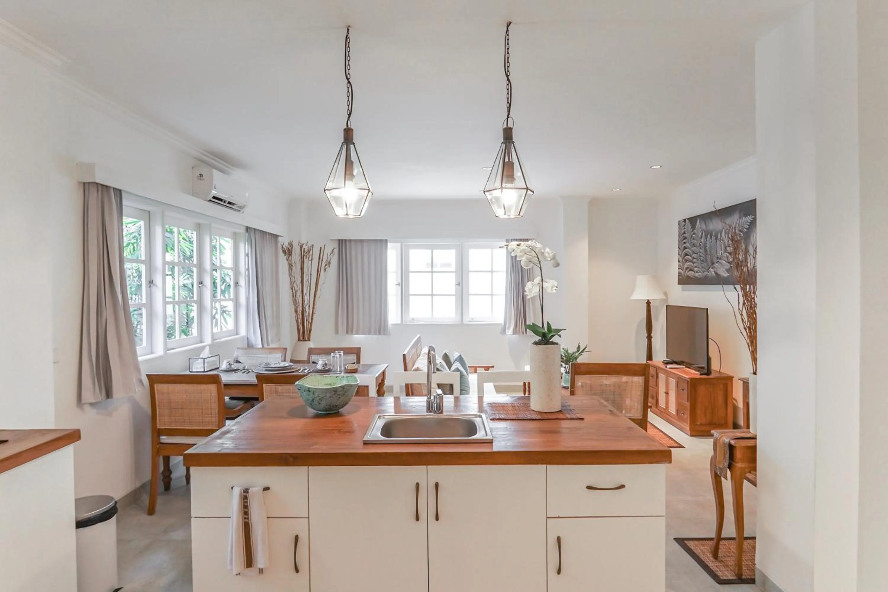 TV and multimedia in Umalas Suites