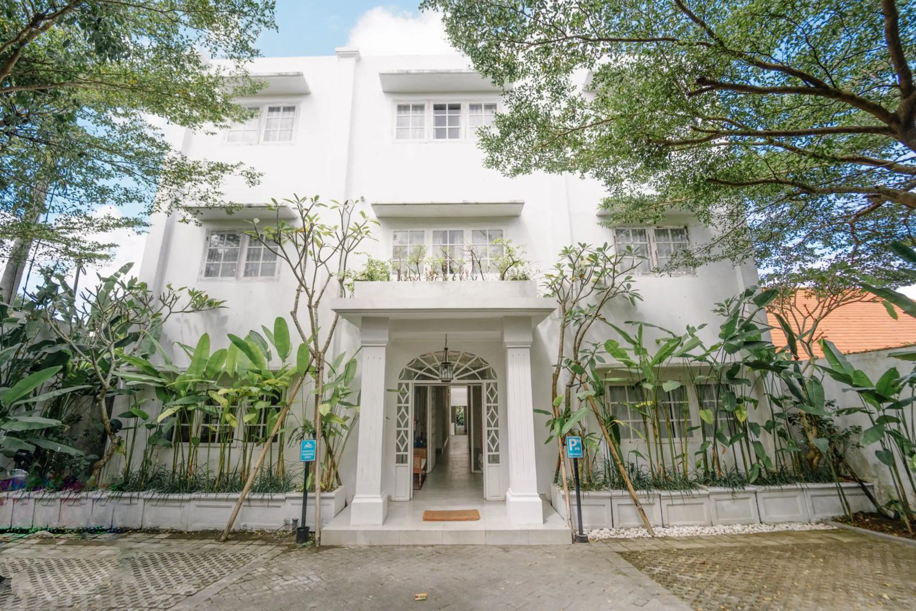 Property building in Umalas Suites