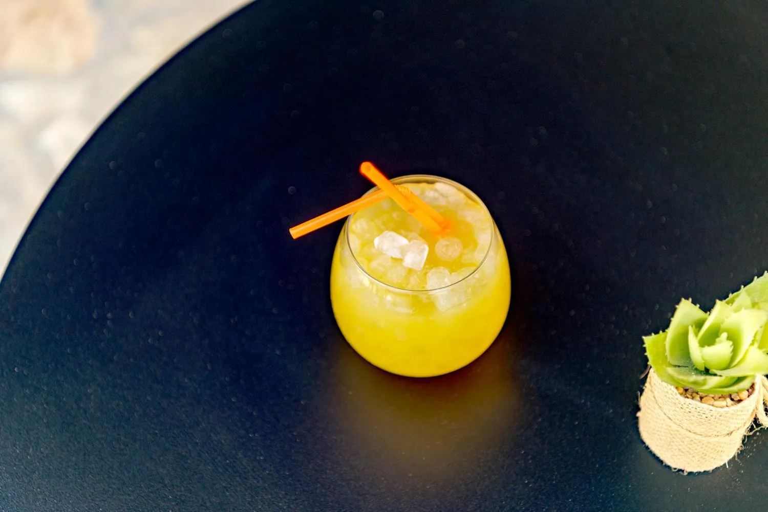 Restaurant/places to eat in Hotel Kamelo