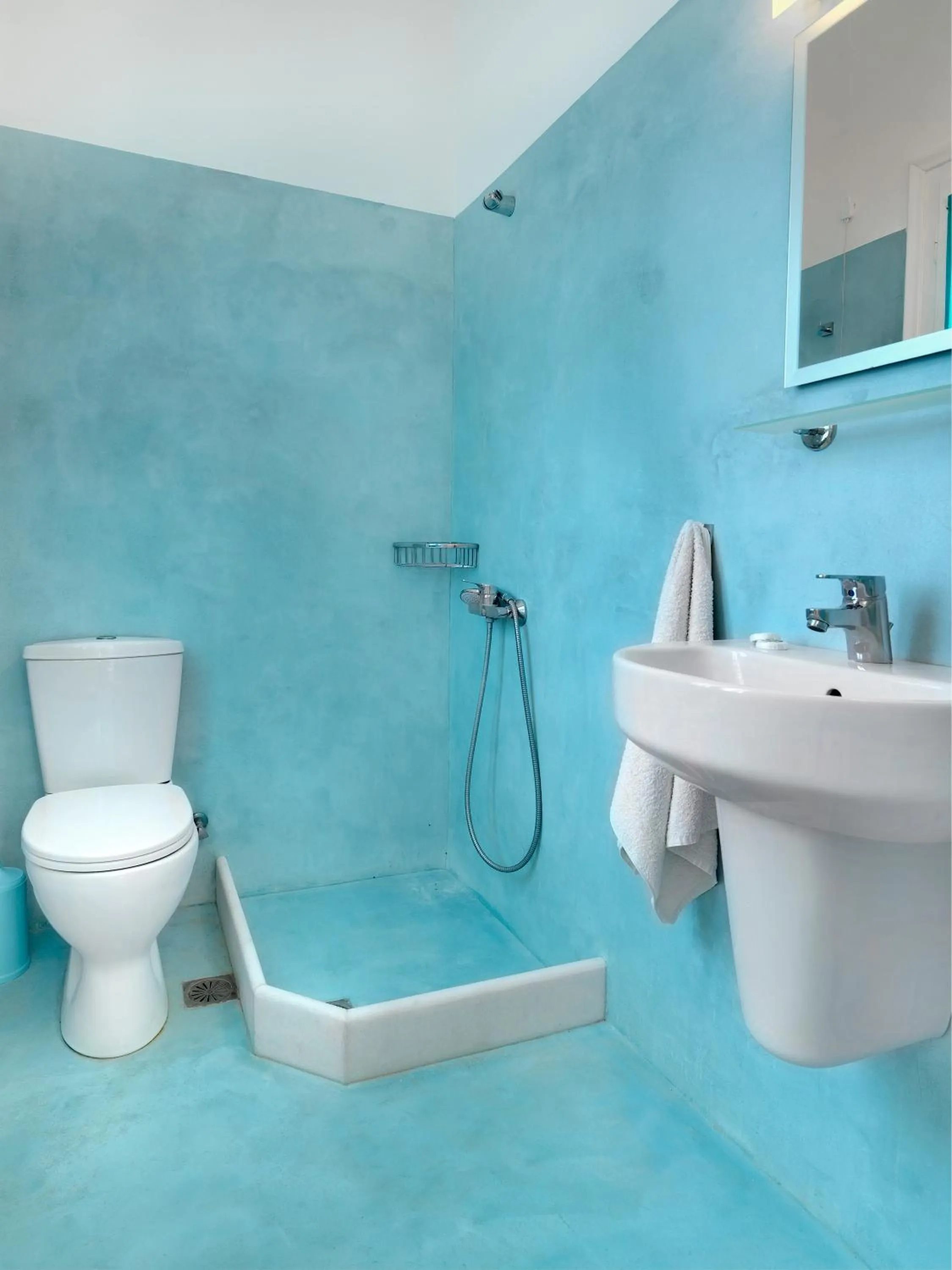 Shower in Hotel Kamelo