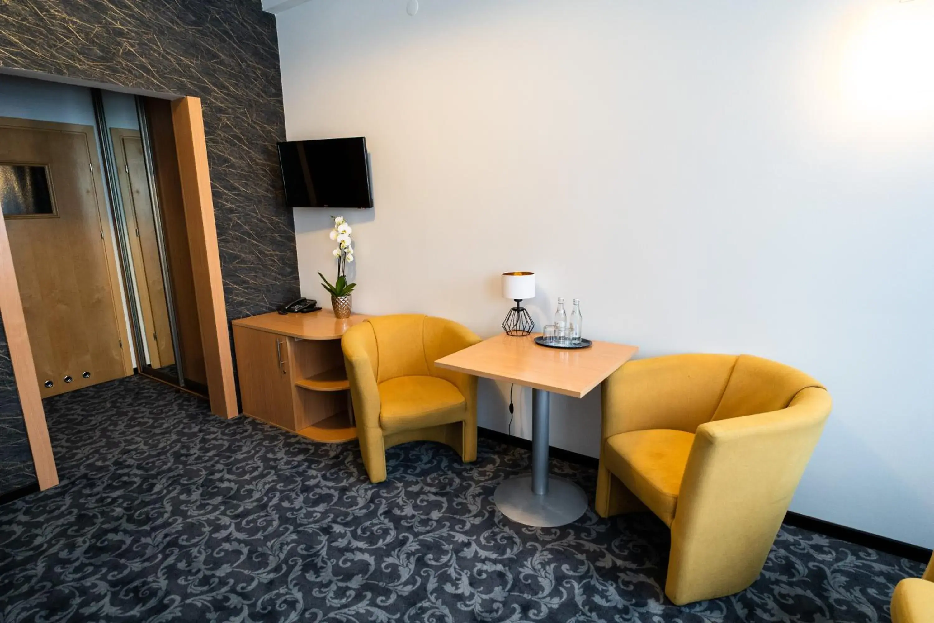 Standard Twin Room with Sofa in Hotel SANVIT RESTAURACJA & SPA Standard Twin Room with Sofa in Hotel SANVIT RESTAURACJA & SPA