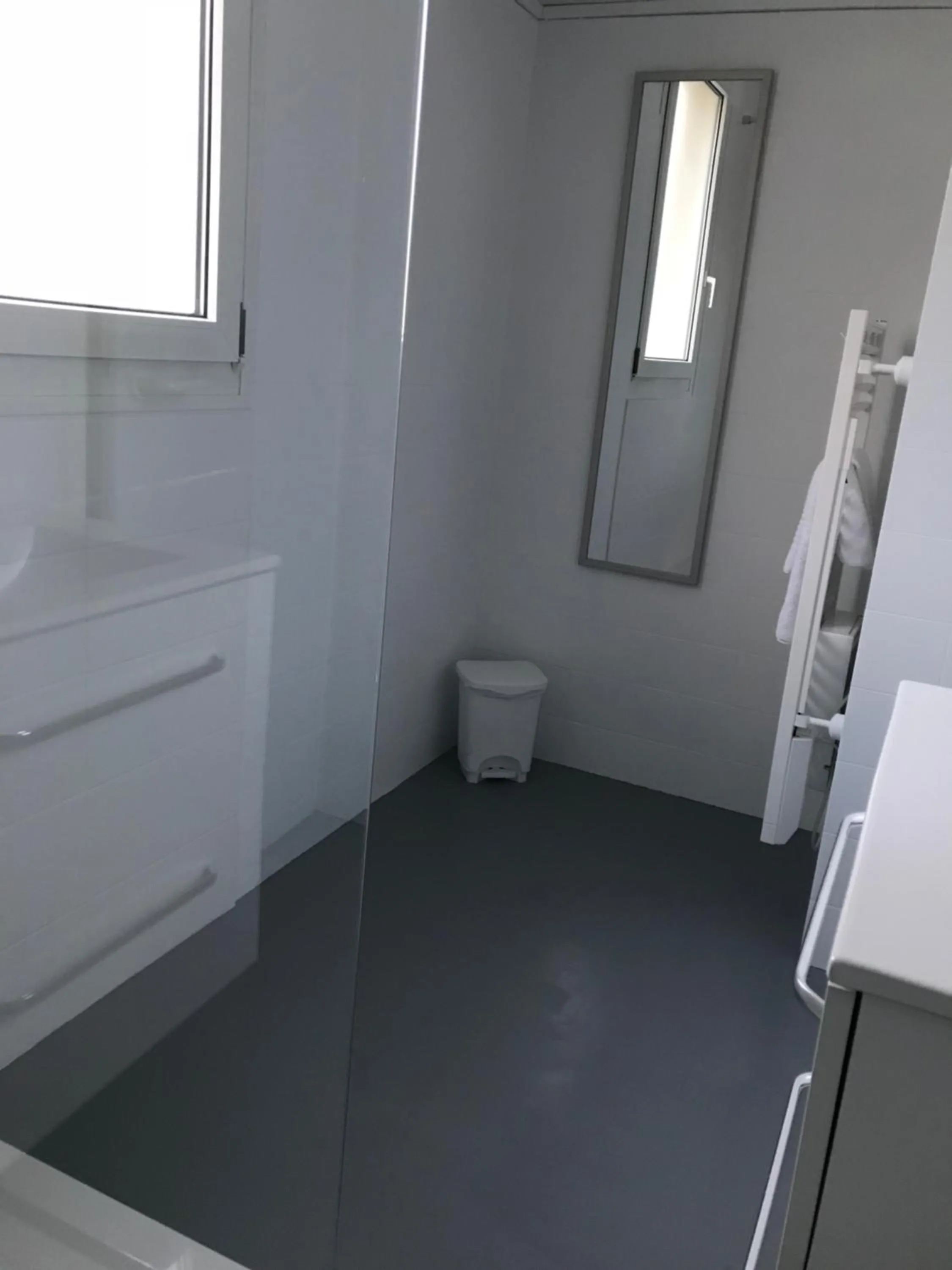 Bathroom in Hôtel Le Cerizay