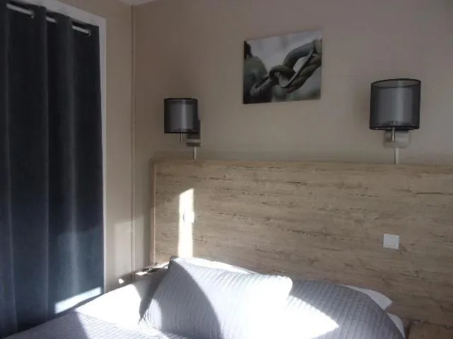 Bed in Hôtel Le Cerizay