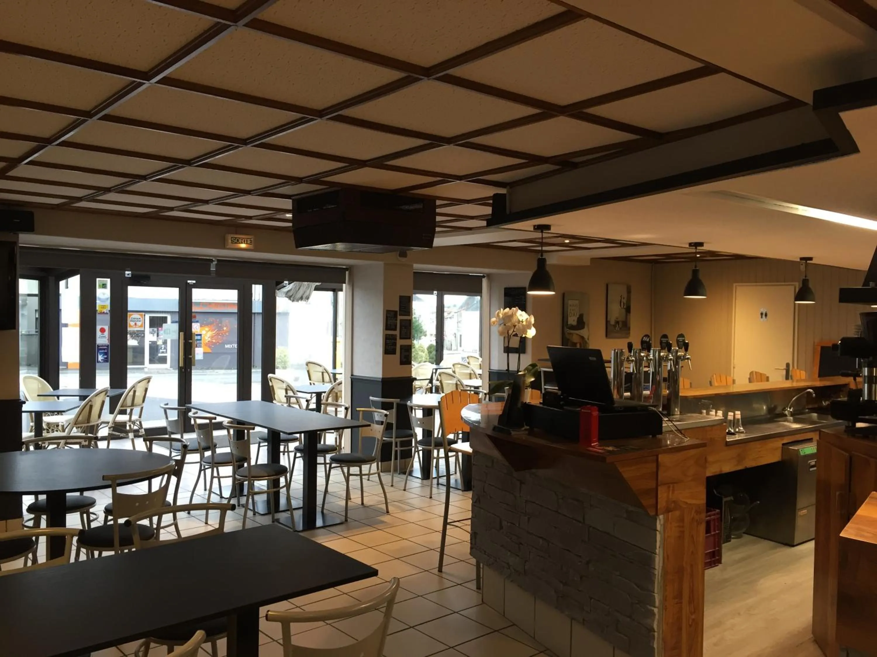 Restaurant/places to eat in Hôtel Le Cerizay