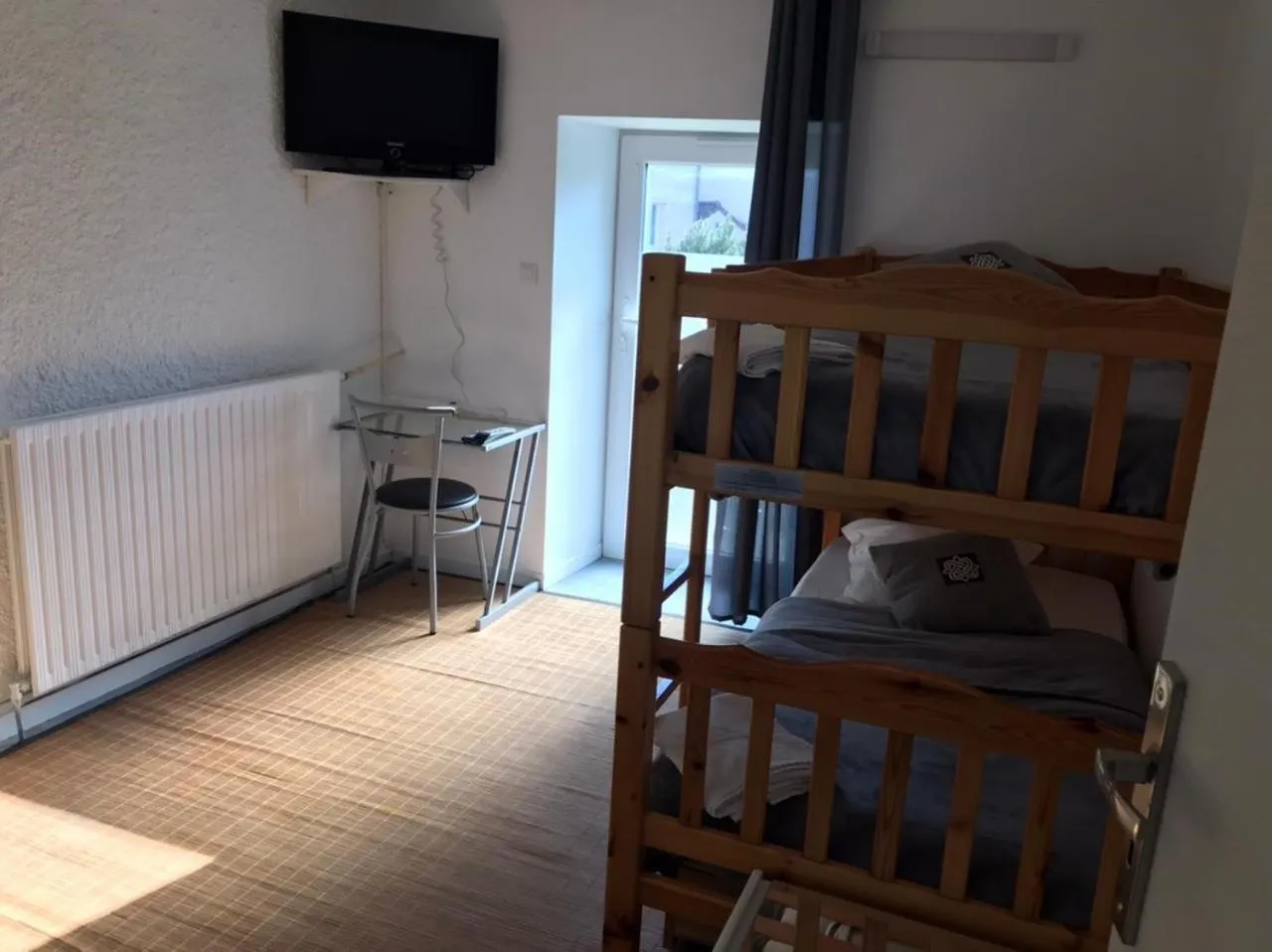 Bed in Hôtel Le Cerizay