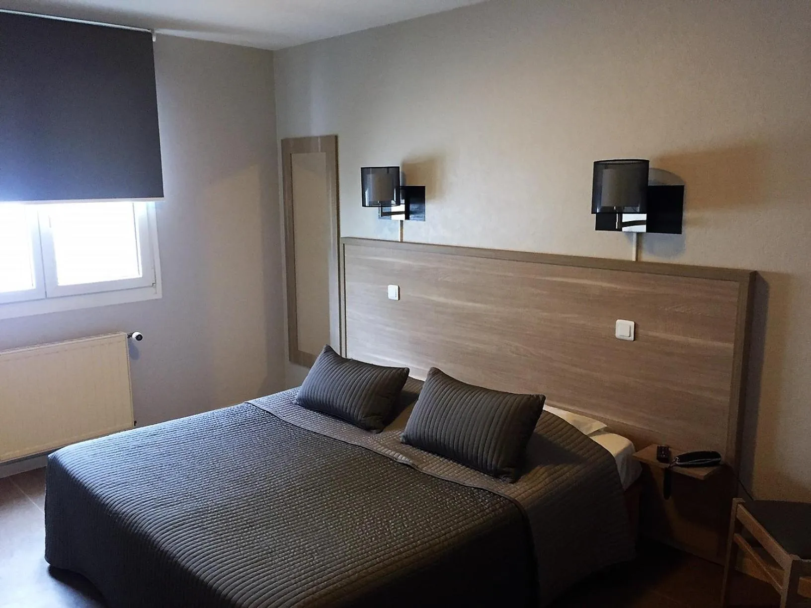 Decorative detail, Bed in Hôtel Le Cerizay