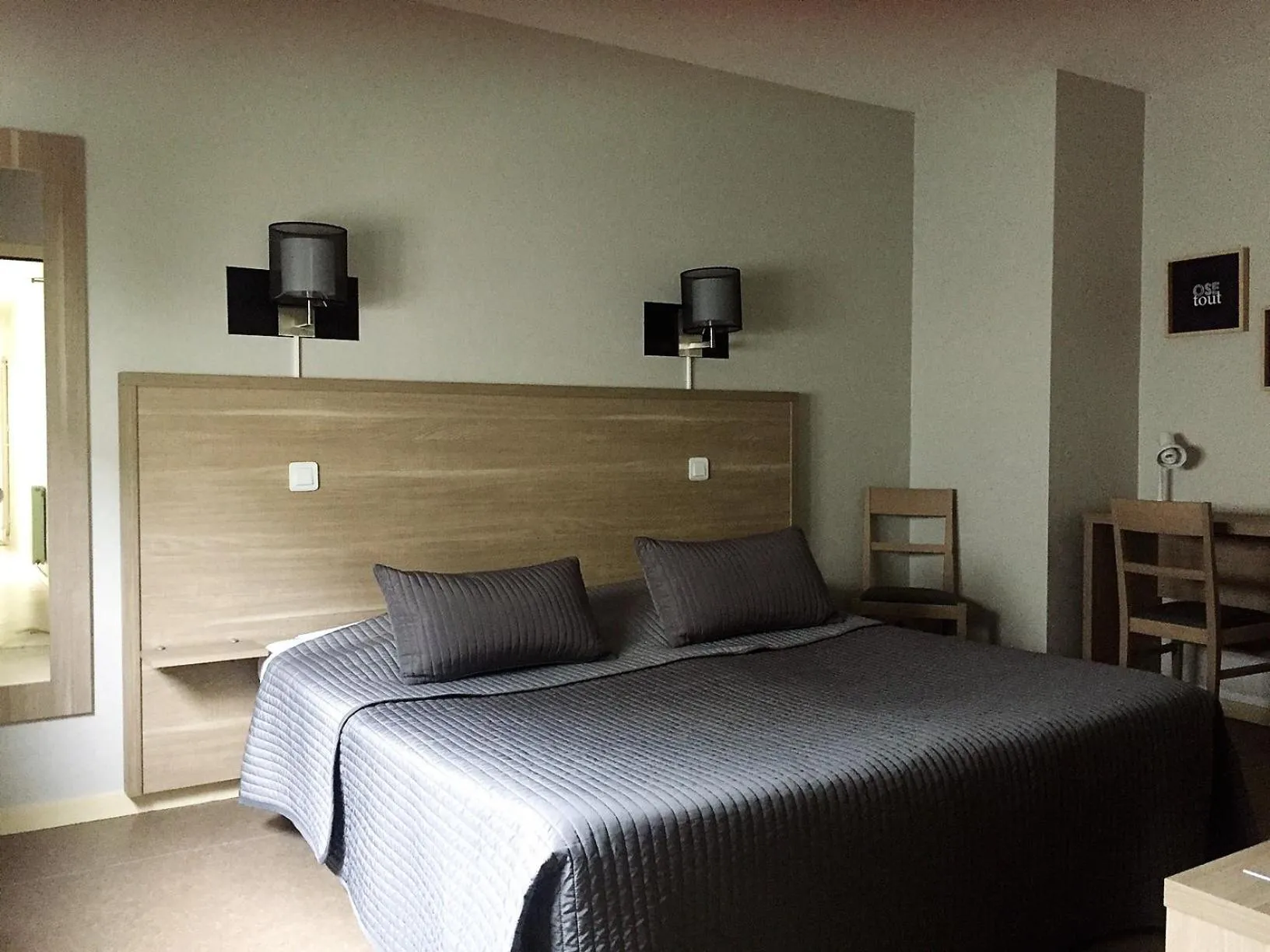 Bed in Hôtel Le Cerizay