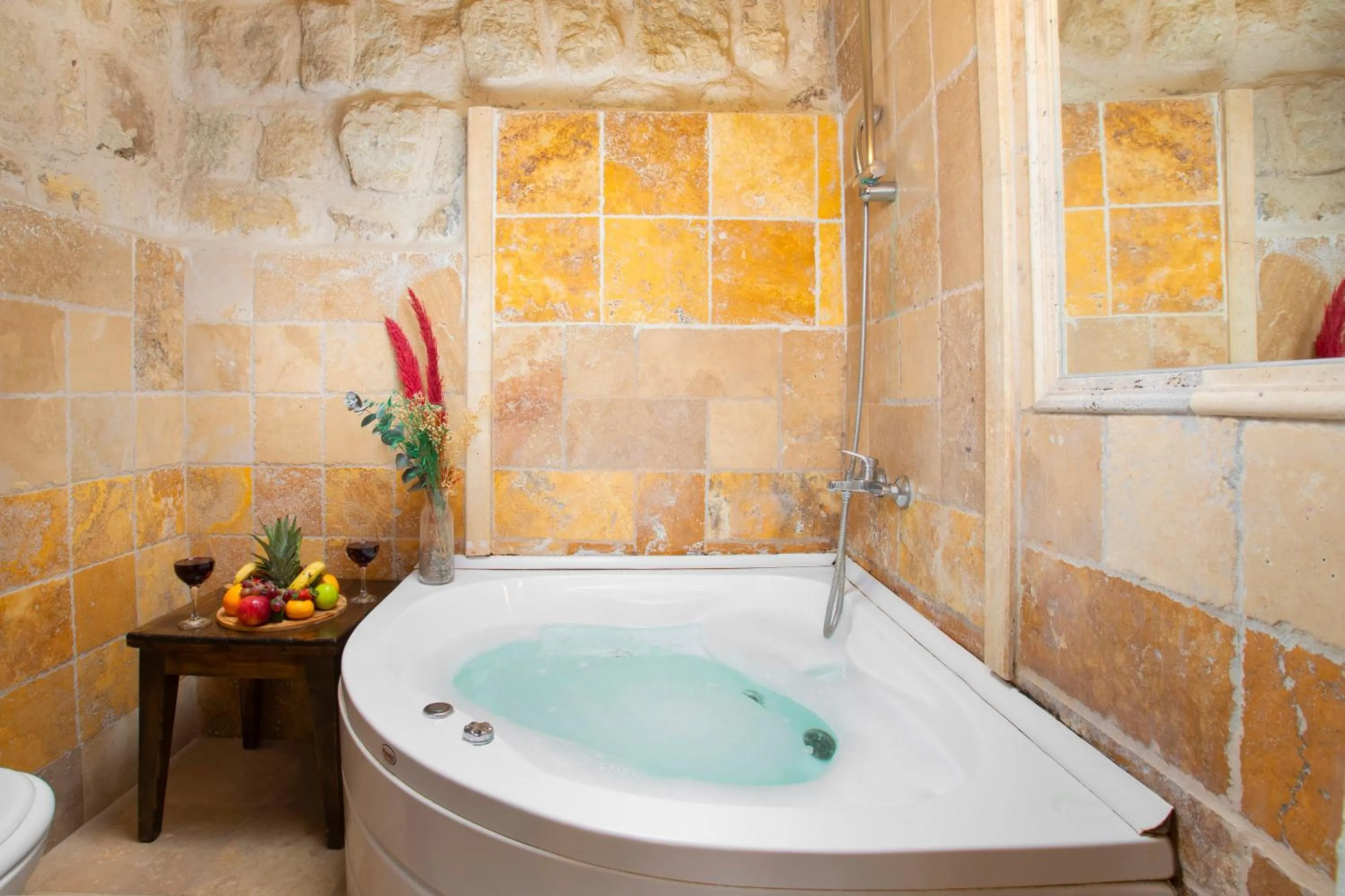 Hot Tub in Garden Inn Cappadocia