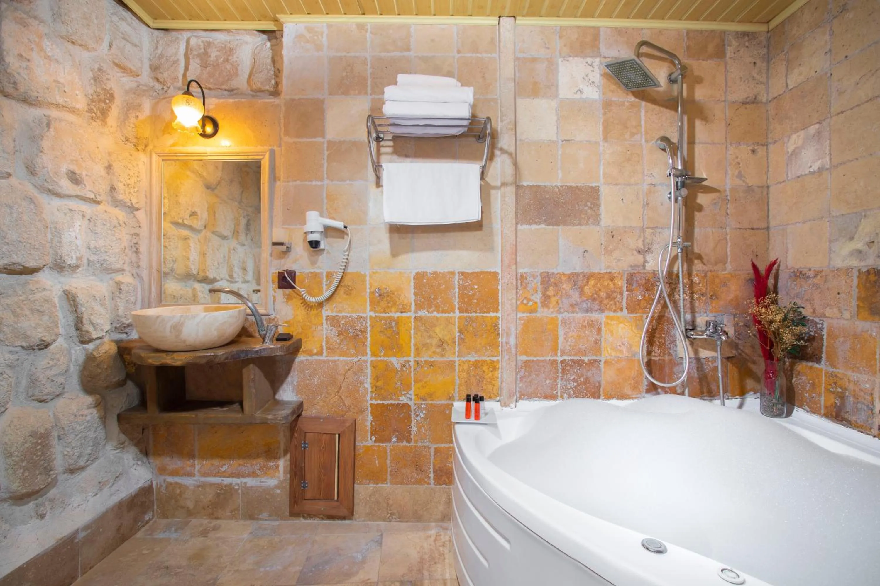 Hot Tub in Garden Inn Cappadocia