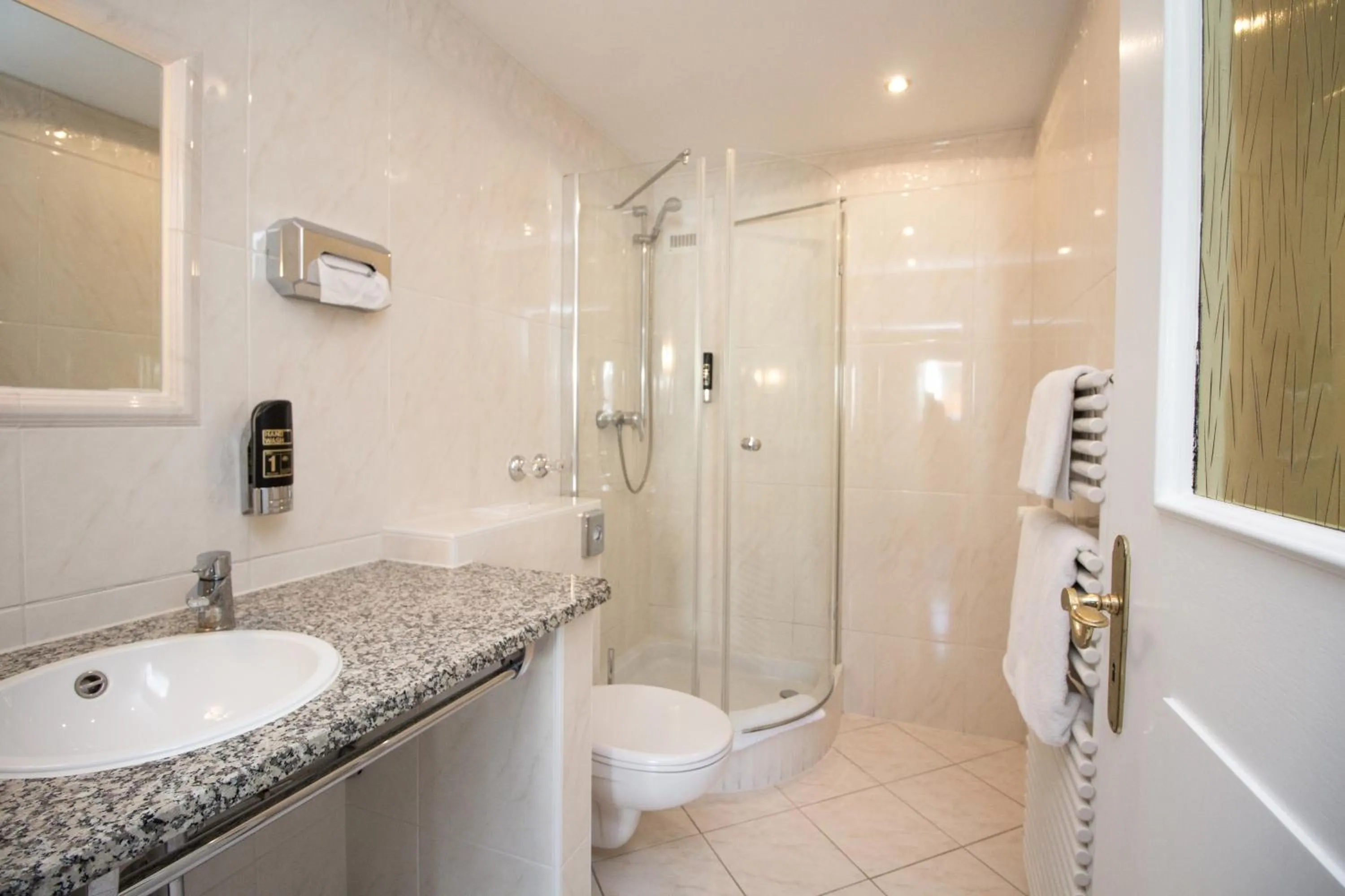 Shower in Hotel am See