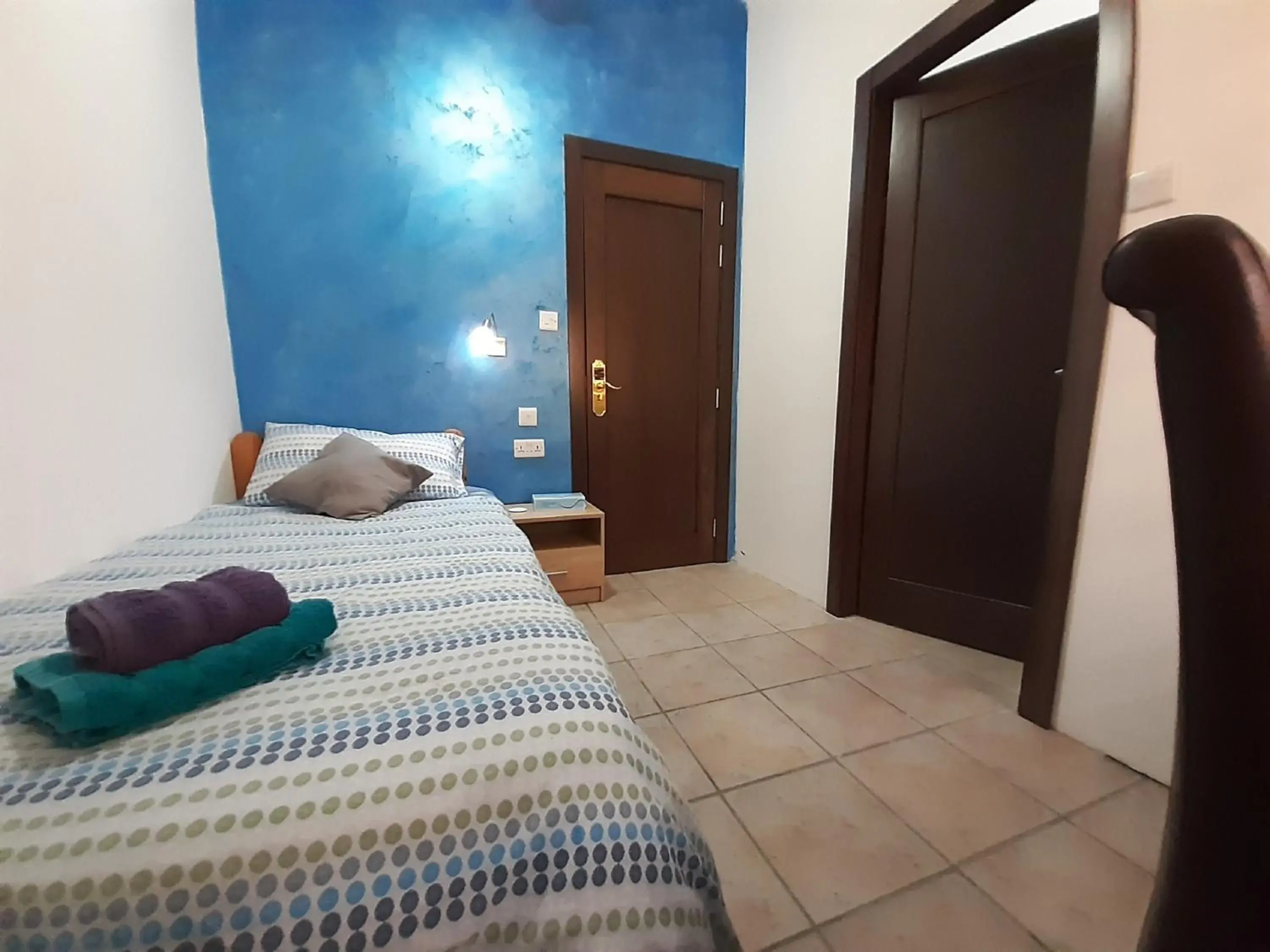 Single Room with Private Bathroom in Tarona Guesthouse Single Room with Private Bathroom in Tarona Guesthouse