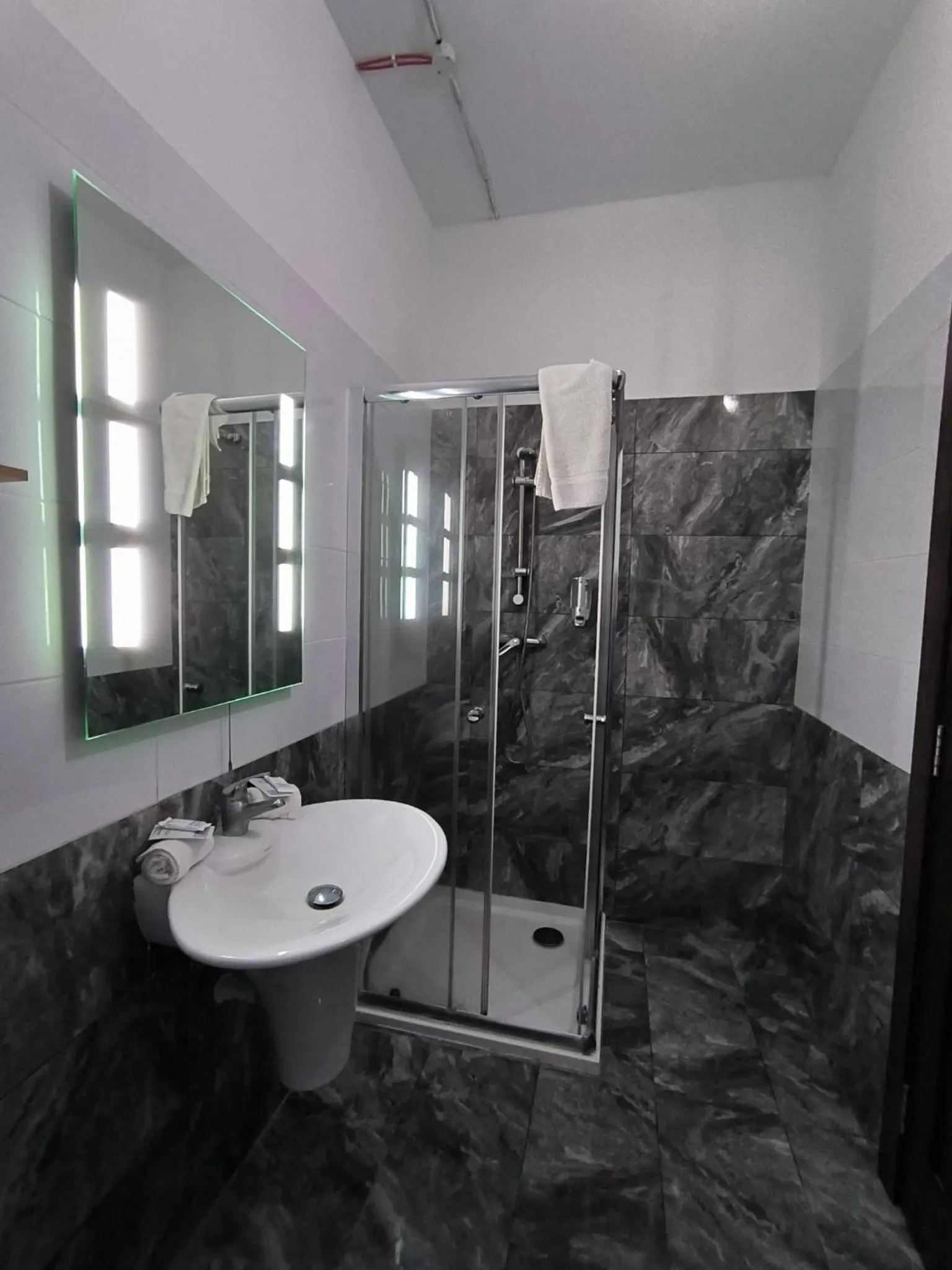 Bathroom in Tarona Guesthouse