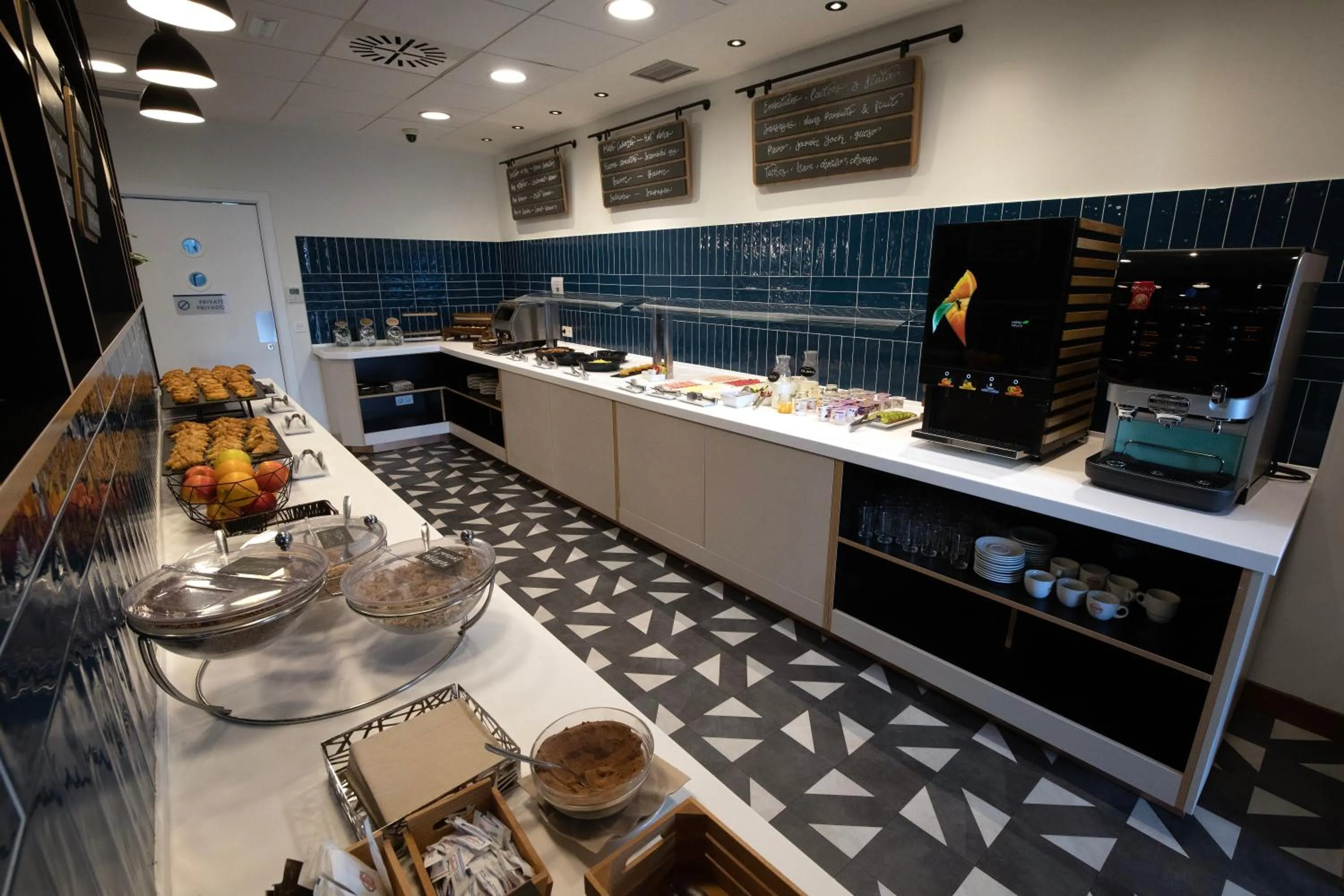 Breakfast in Travelodge Madrid Metropolitano