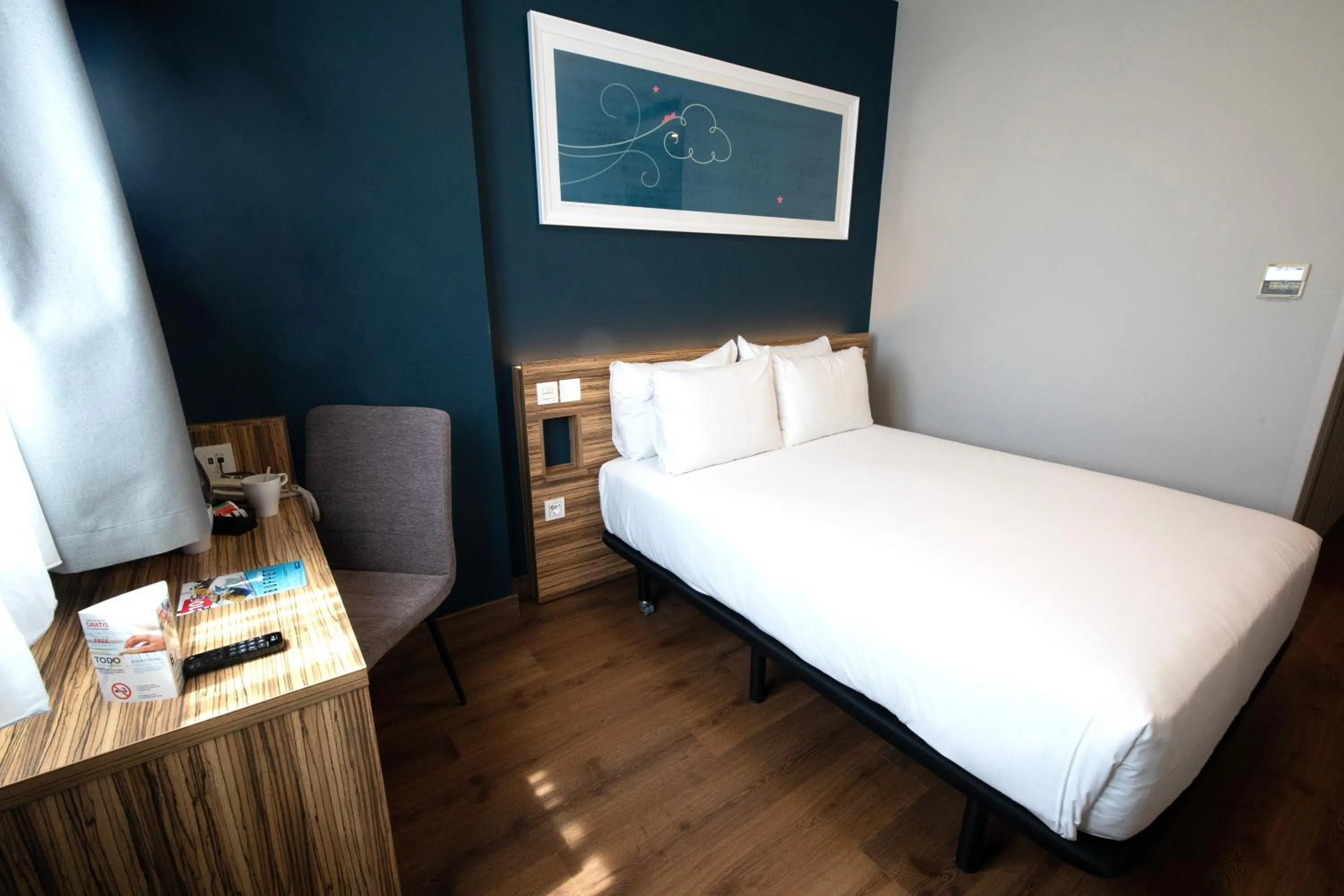 Decorative detail, Bed in Travelodge Madrid Metropolitano