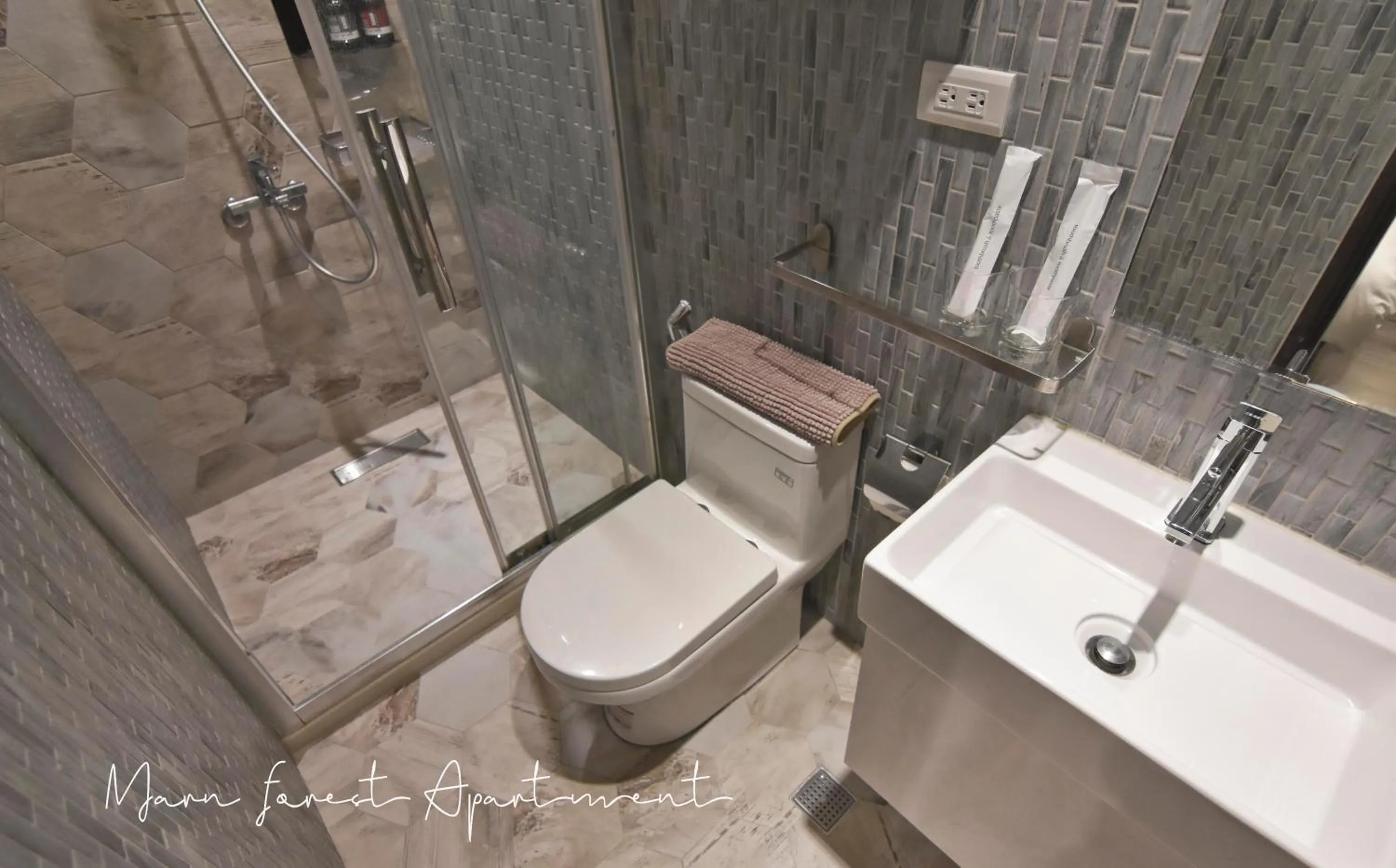 Bathroom in Morn forest apartment