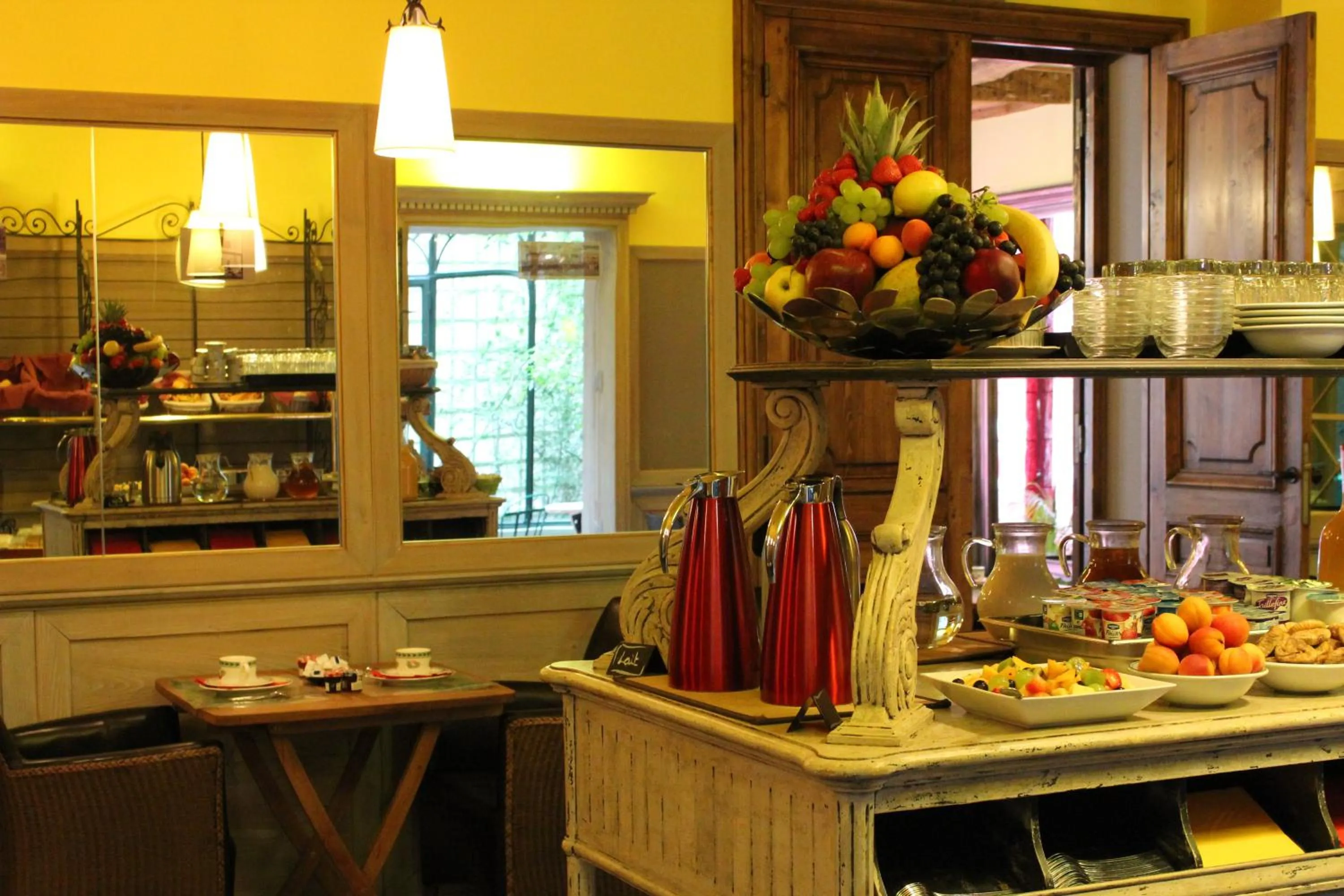 Breakfast in Hôtel Relais Monceau