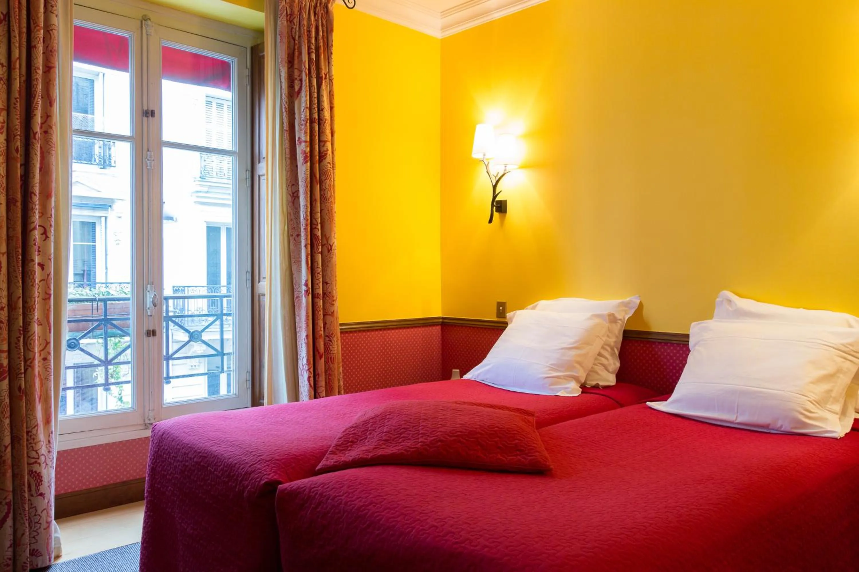 Bedroom, Bed in Hôtel Relais Monceau