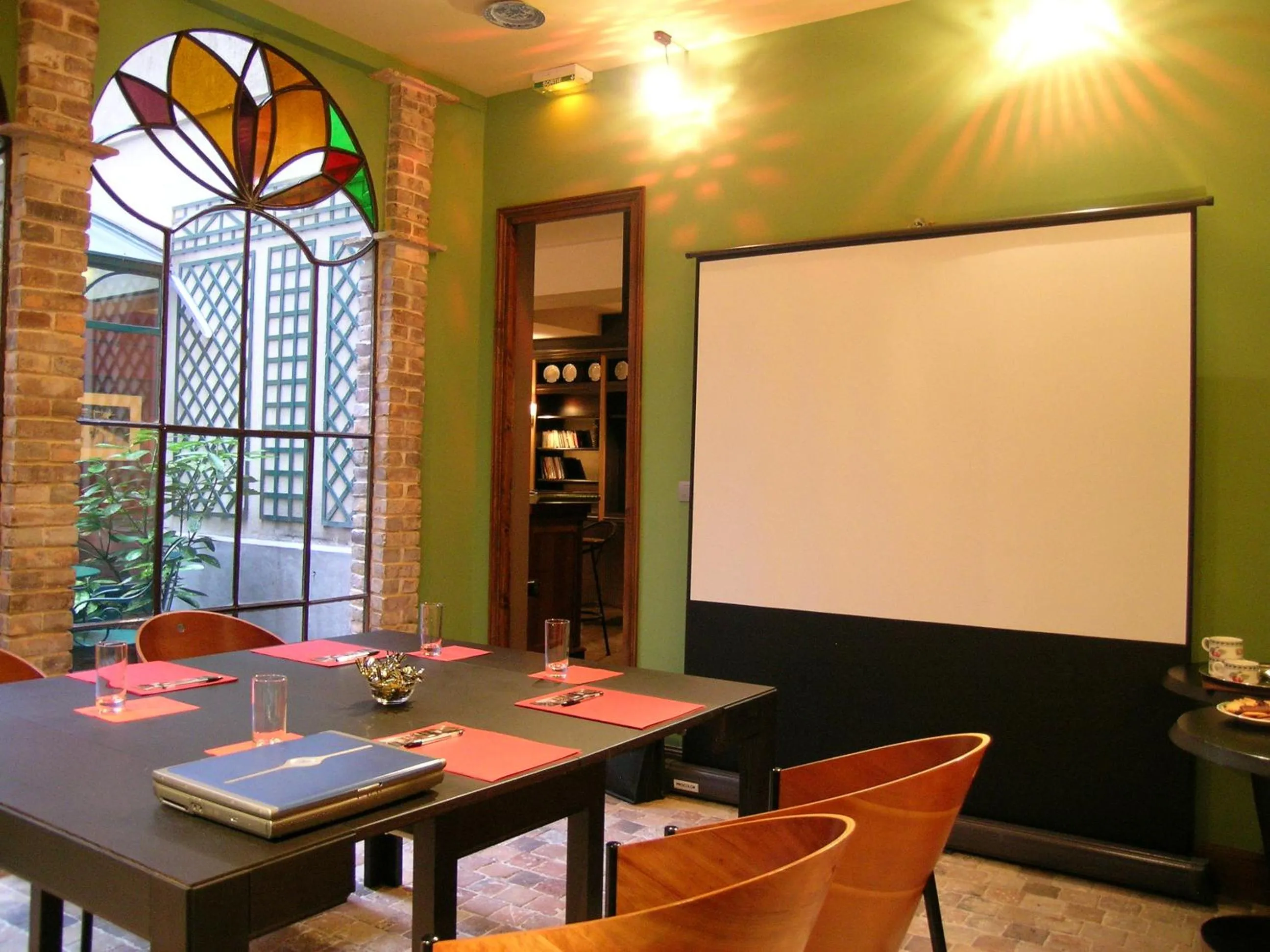 Seating area in Hôtel Relais Monceau
