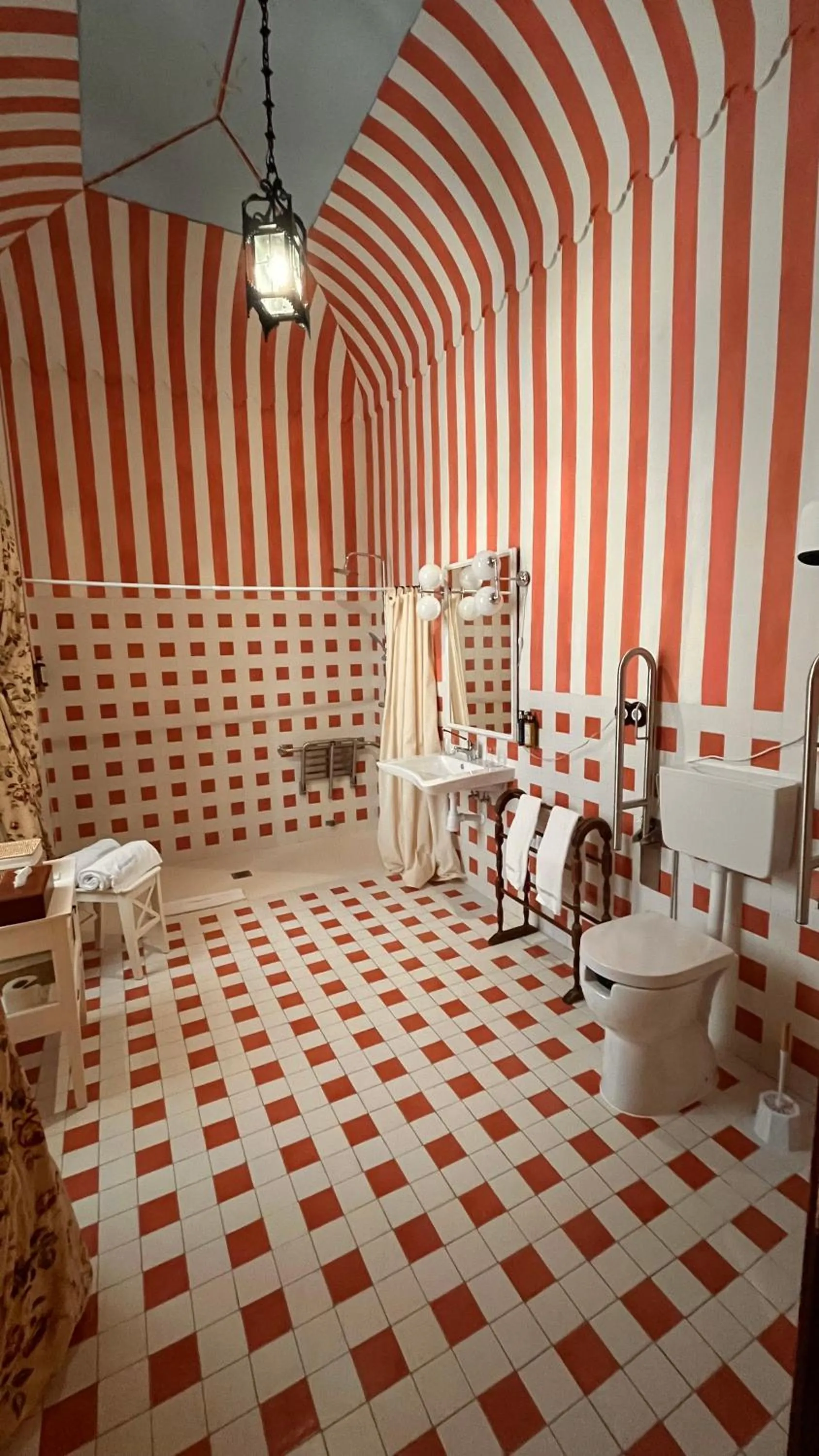 Shower in Hotel Boutique Conde de la Corte