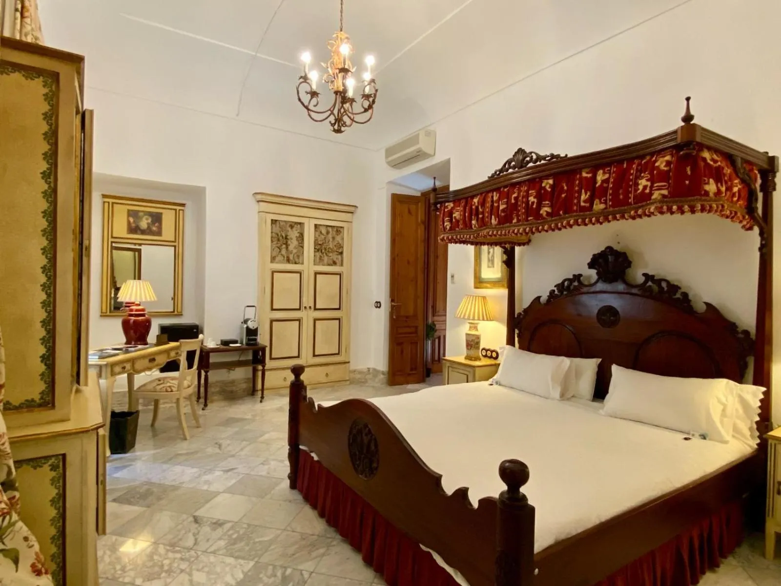 Bed in Hotel Boutique Conde de la Corte