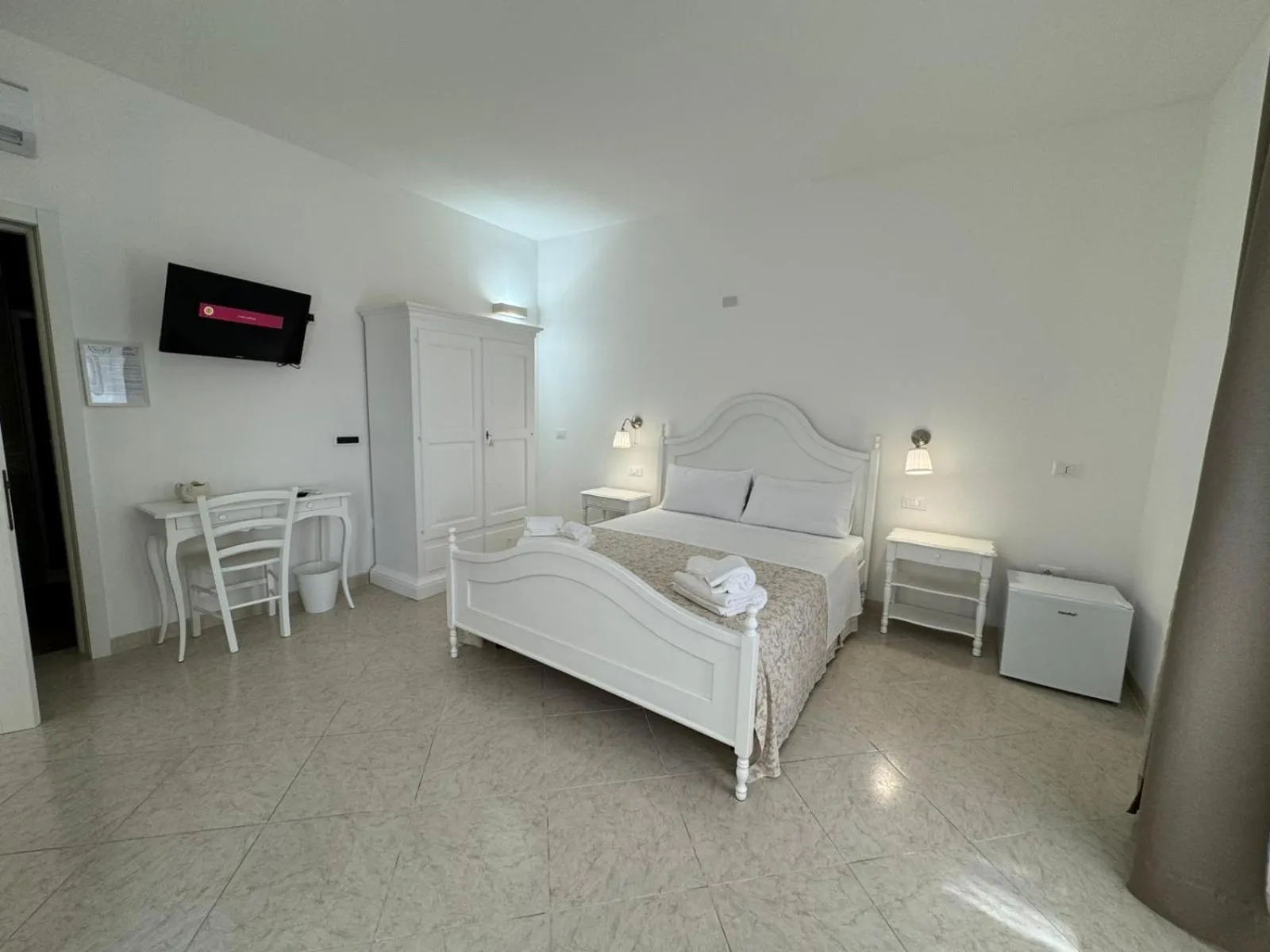 Bedroom, Bed in B&B White Rooms Salento