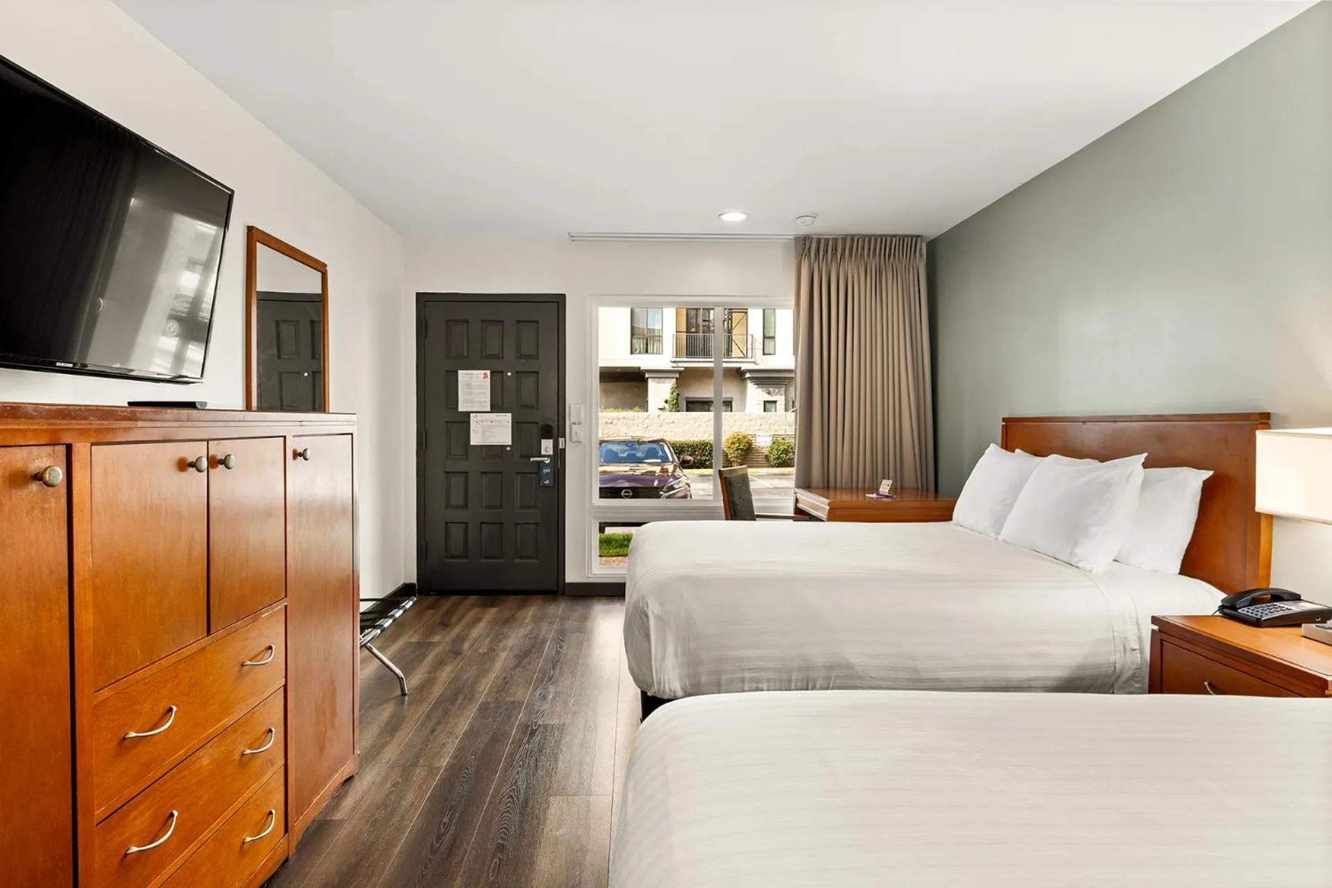 Bed in Vagabond Inn Glendale