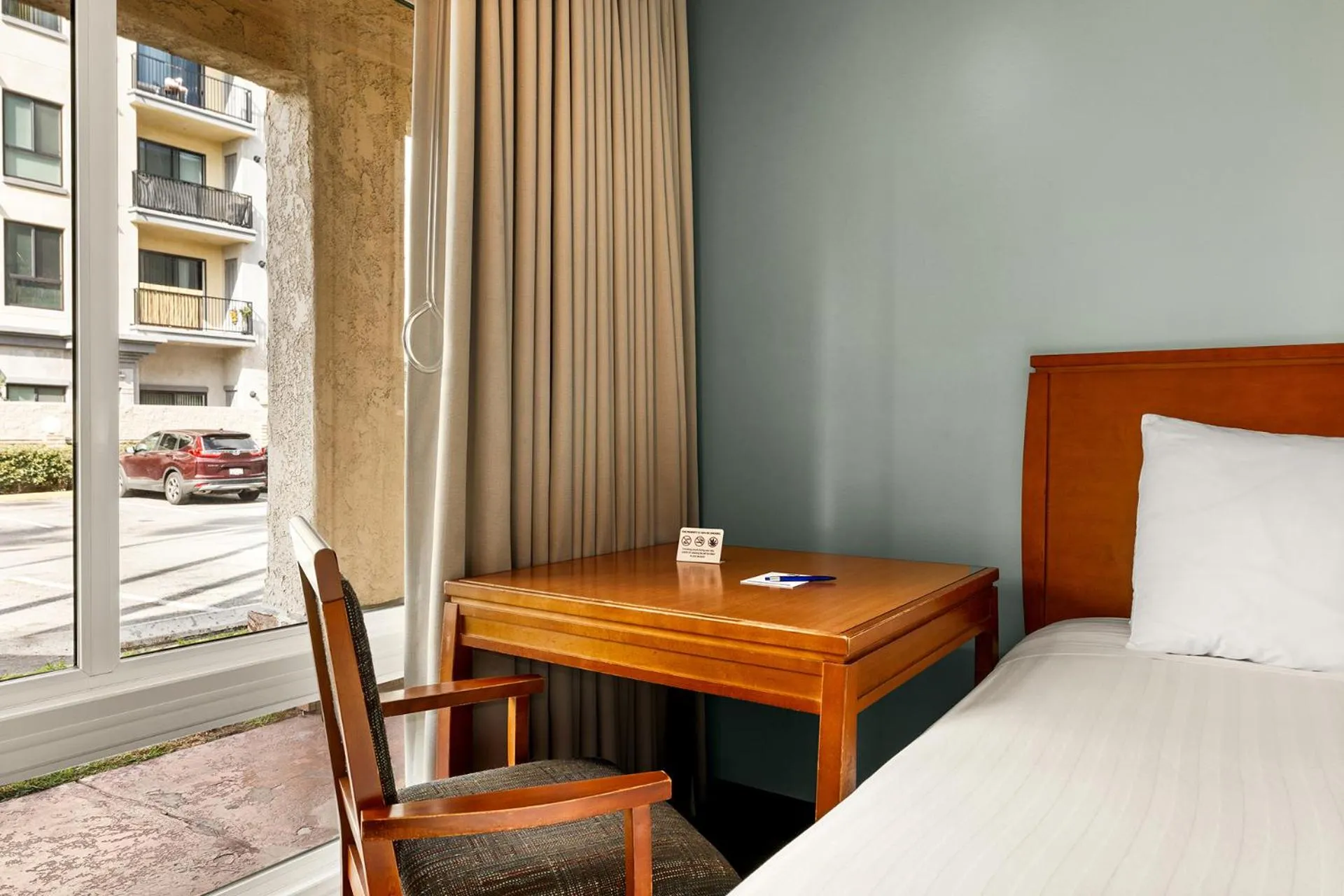 Bed in Vagabond Inn Glendale