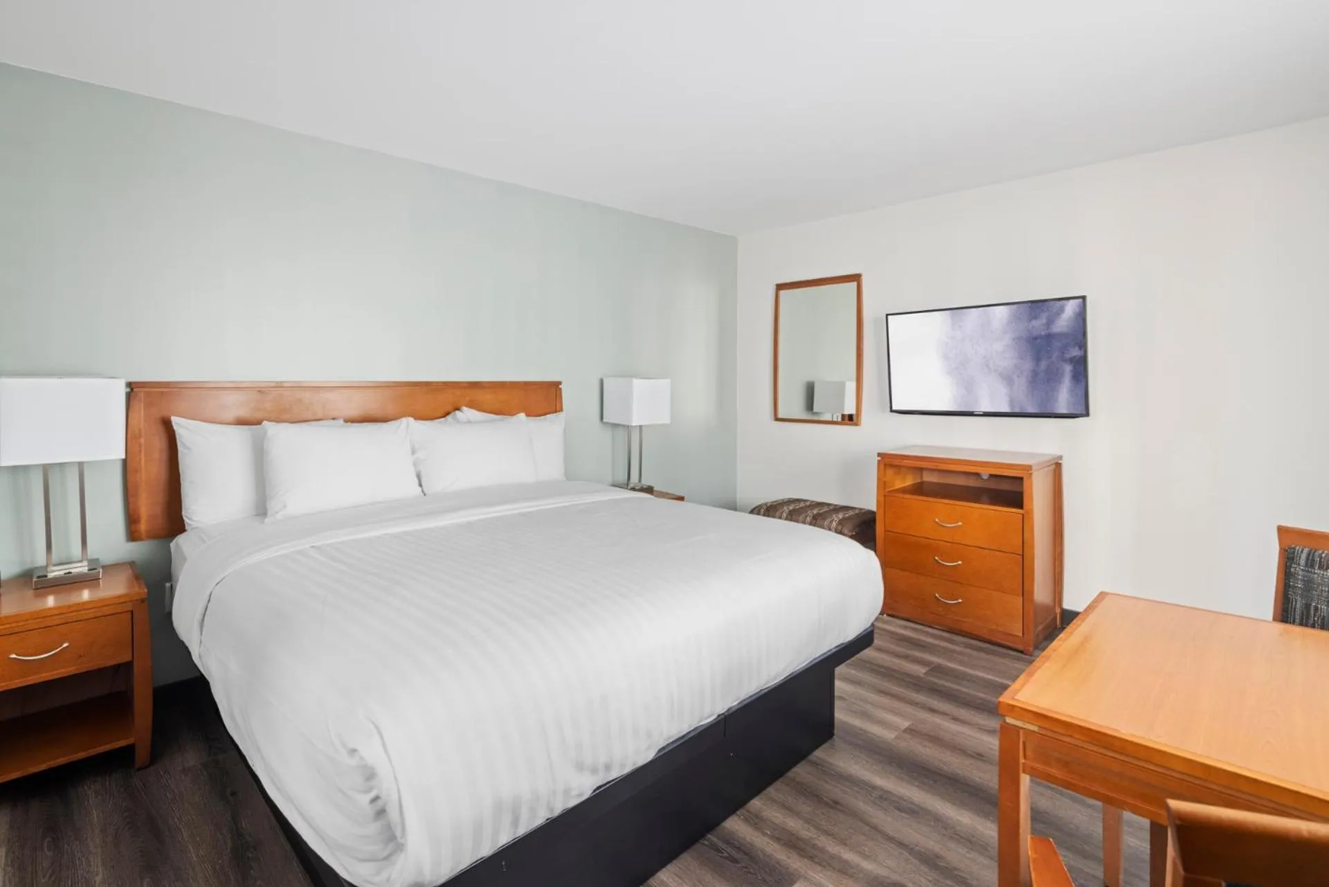 Bed in Vagabond Inn Glendale