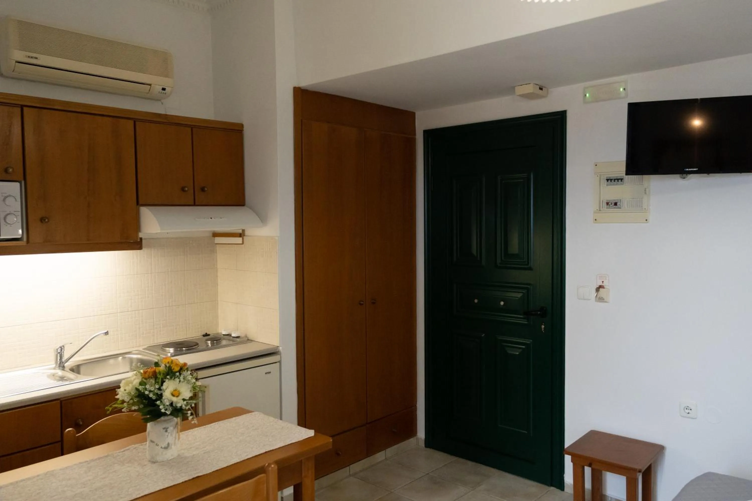 Coffee/tea facilities in Aspri Petra Apartments