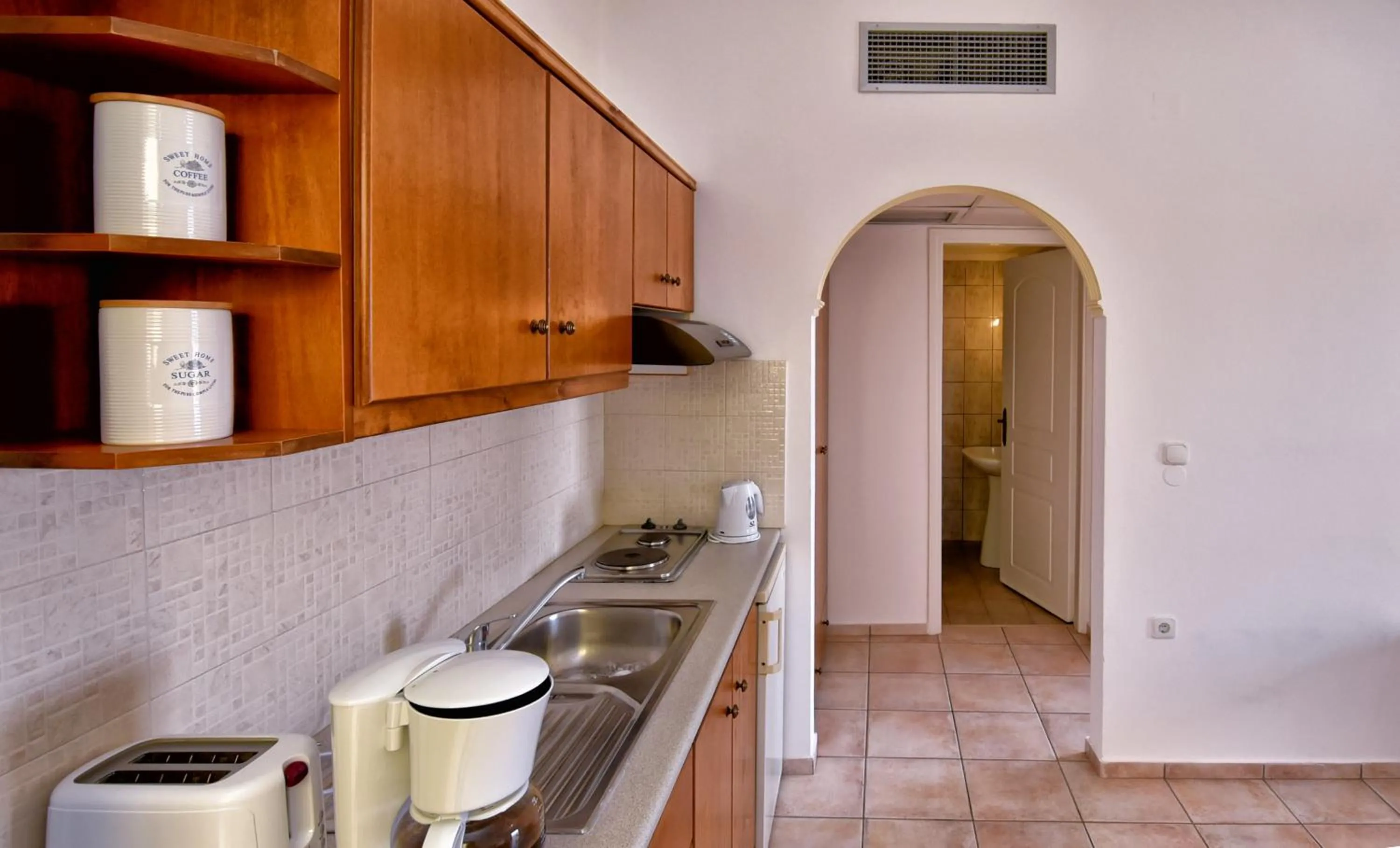 Coffee/tea facilities in Aspri Petra Apartments