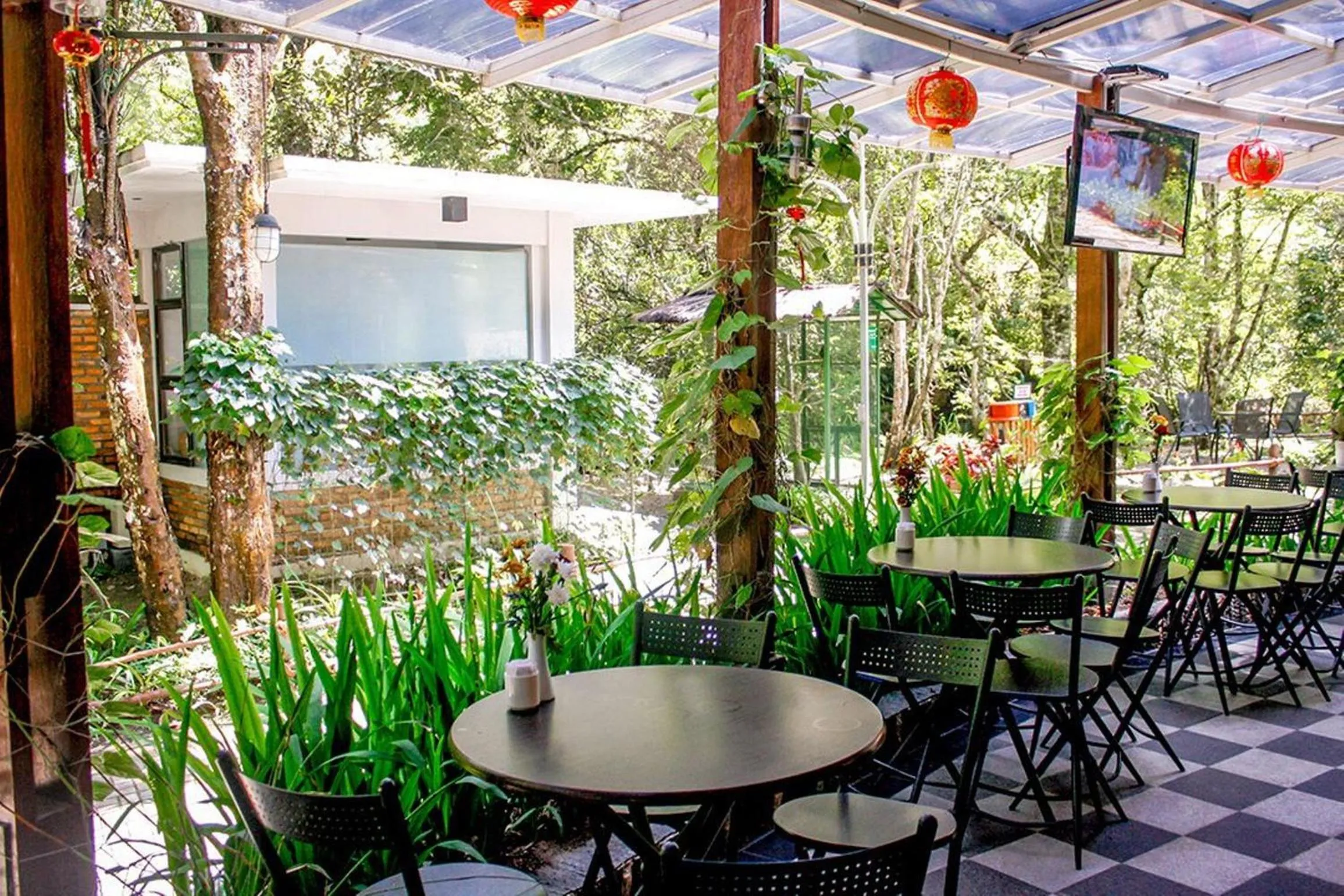 Restaurant/places to eat in Taman Simalem Resort