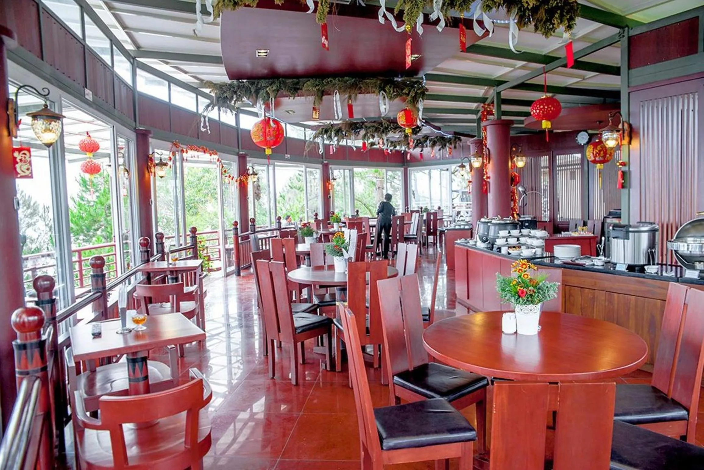 Restaurant/places to eat in Taman Simalem Resort