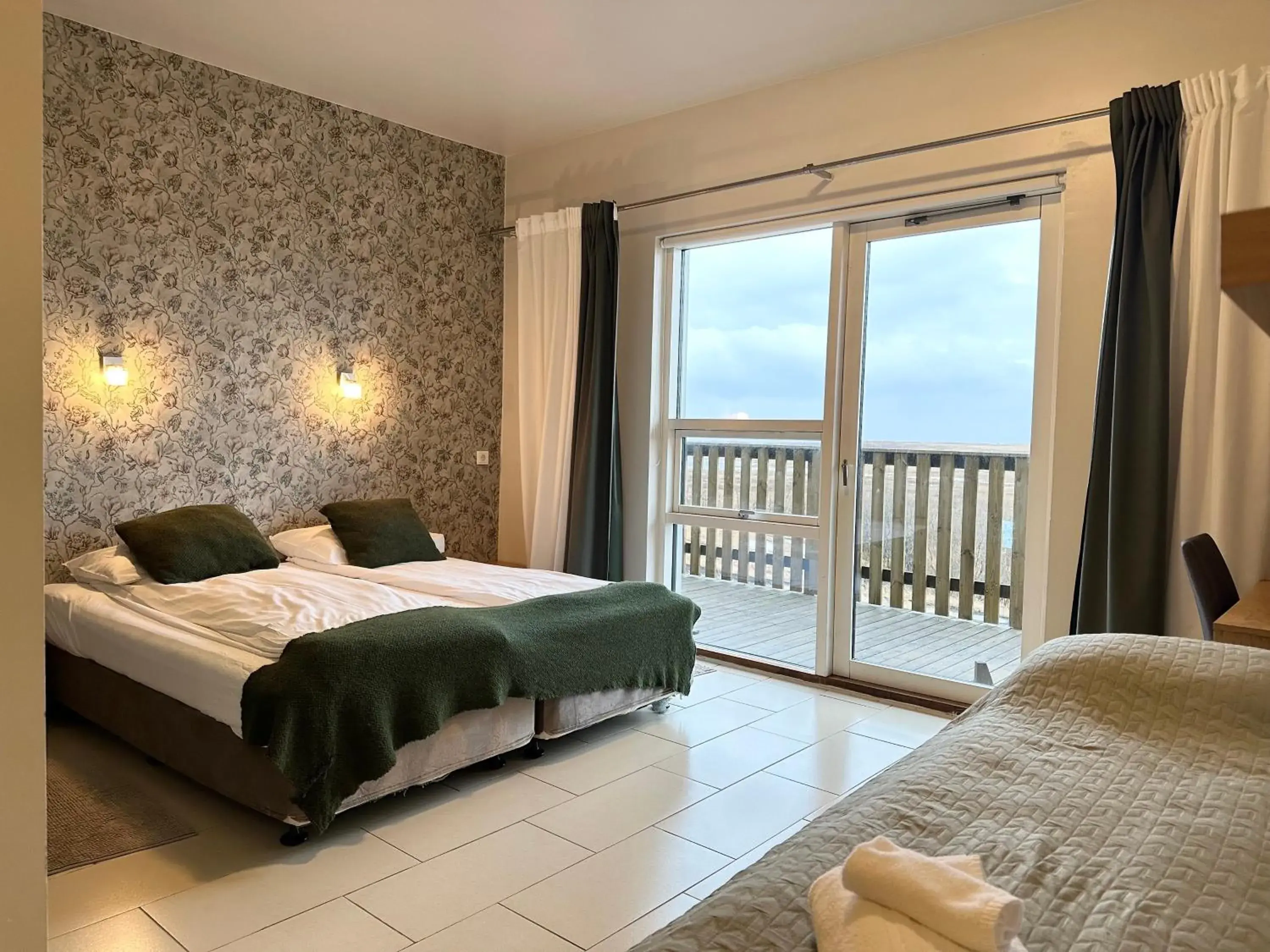 Triple Room with Bath in Hotel Laki Triple Room with Bath in Hotel Laki